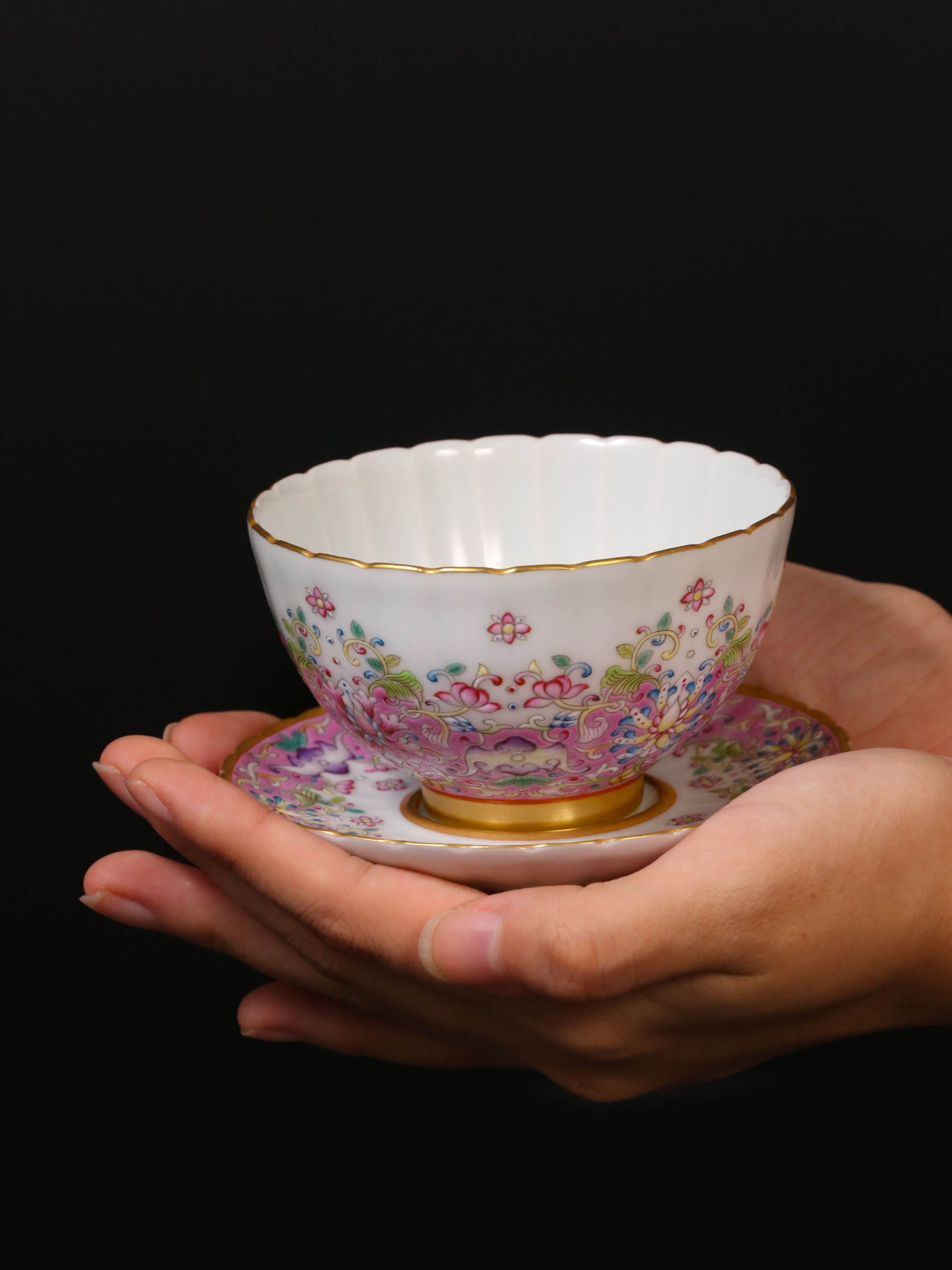 Scrolling Lotus Auspicious Fortune Chrysanthemum-Petal Rim Cup