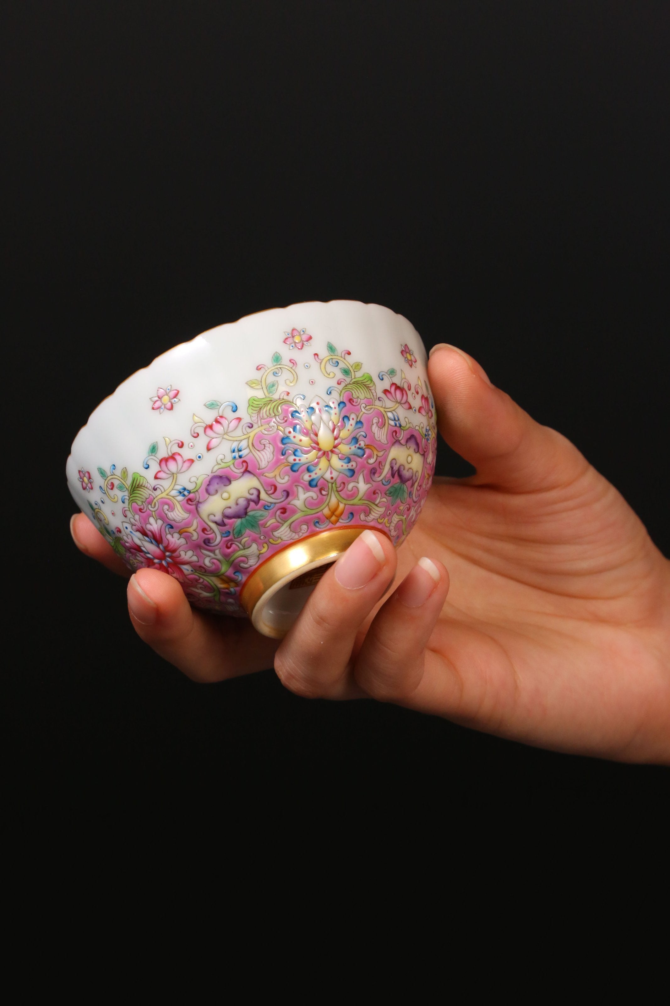 Scrolling Lotus Auspicious Fortune Chrysanthemum-Petal Rim Cup