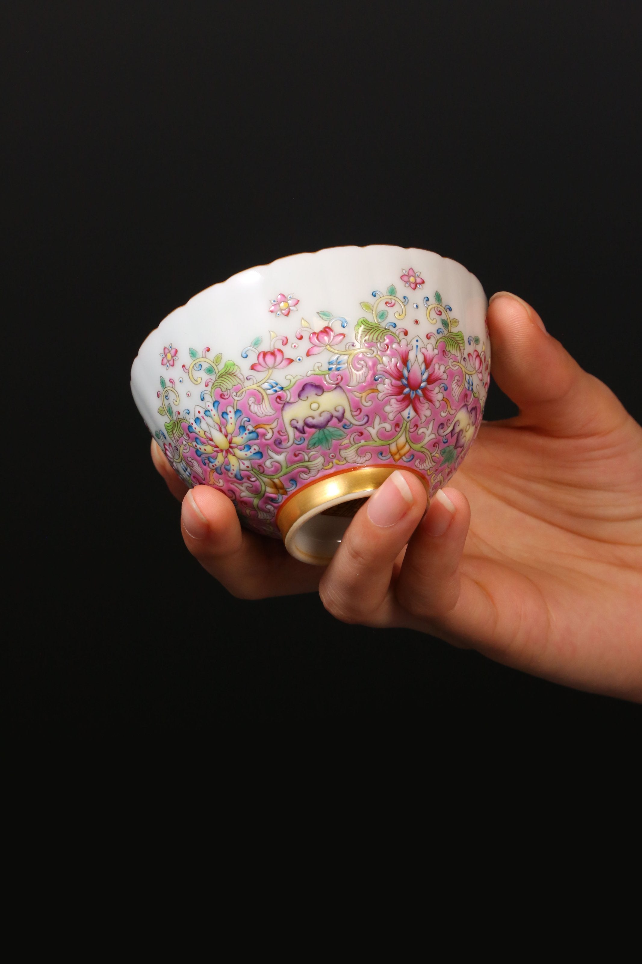Scrolling Lotus Auspicious Fortune Chrysanthemum-Petal Rim Cup