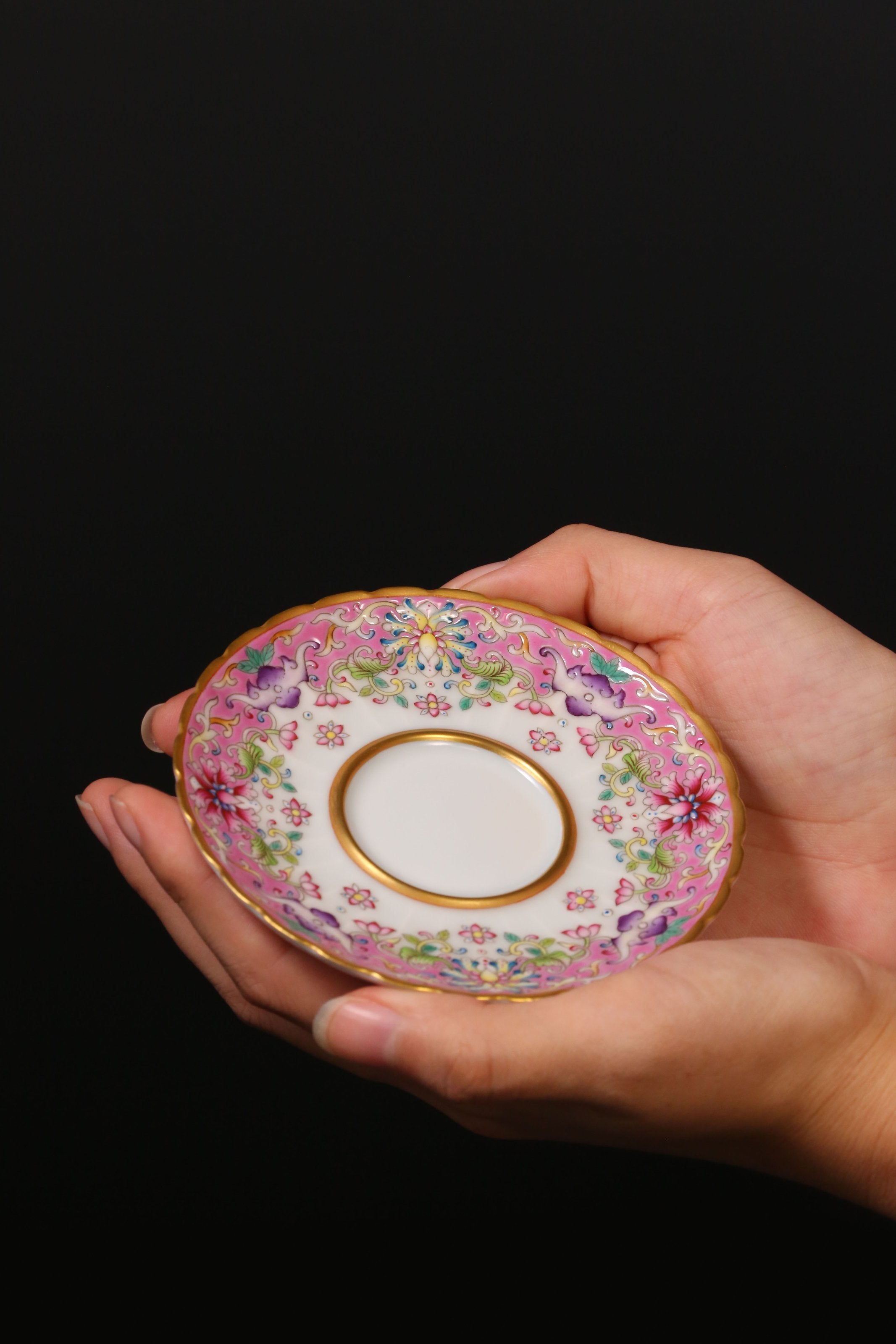 Scrolling Lotus Auspicious Fortune Chrysanthemum-Petal Rim Cup