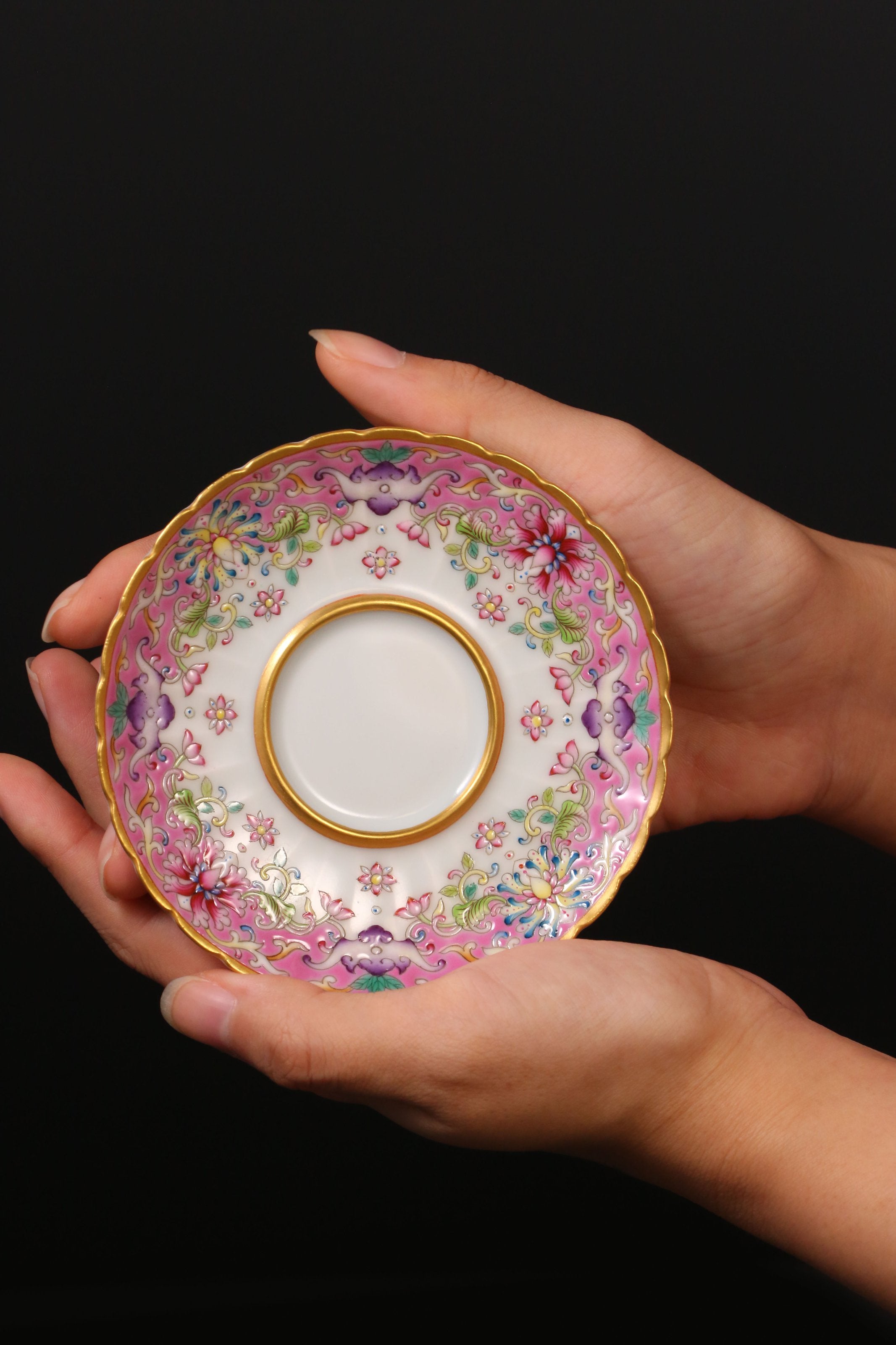 Scrolling Lotus Auspicious Fortune Chrysanthemum-Petal Rim Cup