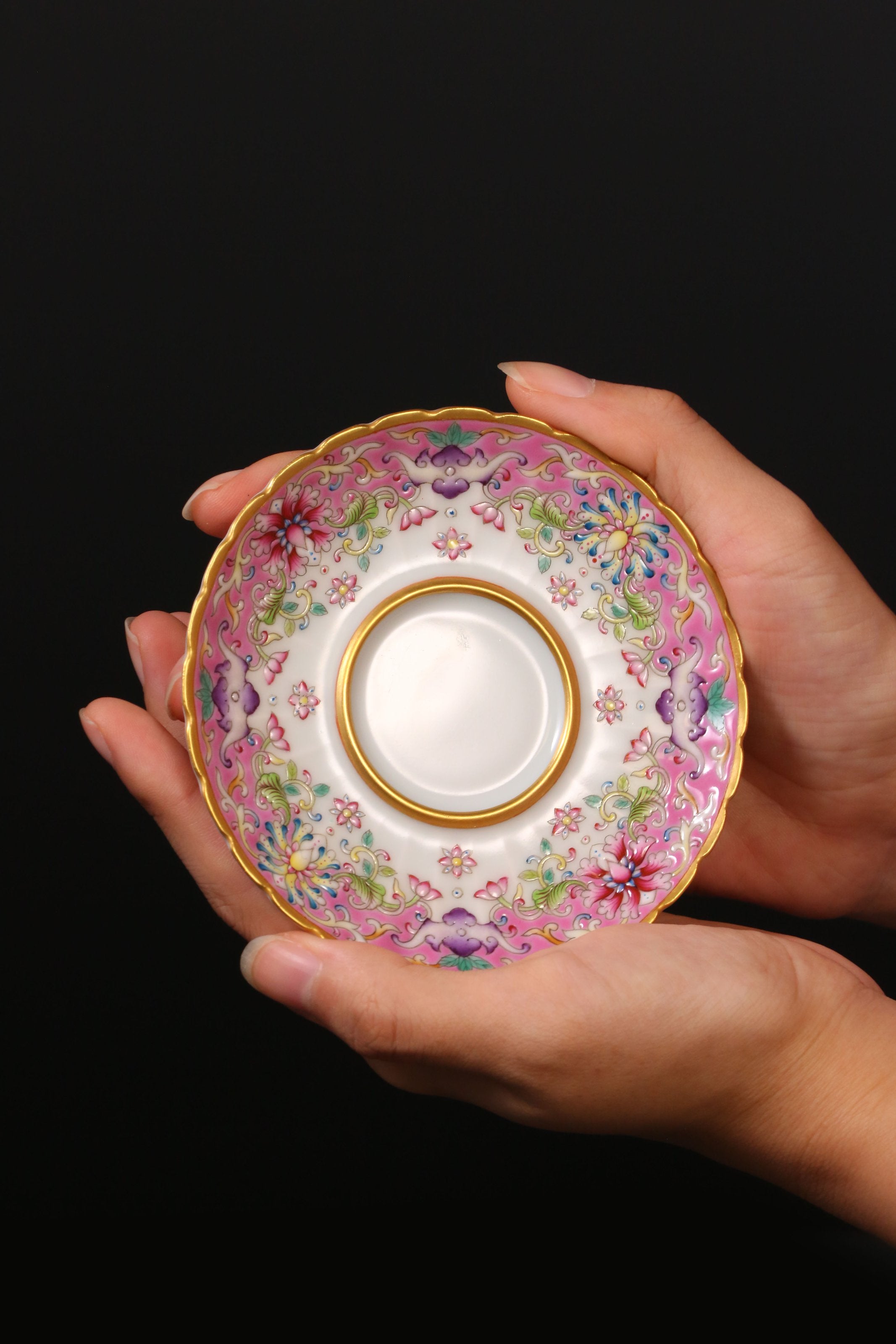 Scrolling Lotus Auspicious Fortune Chrysanthemum-Petal Rim Cup