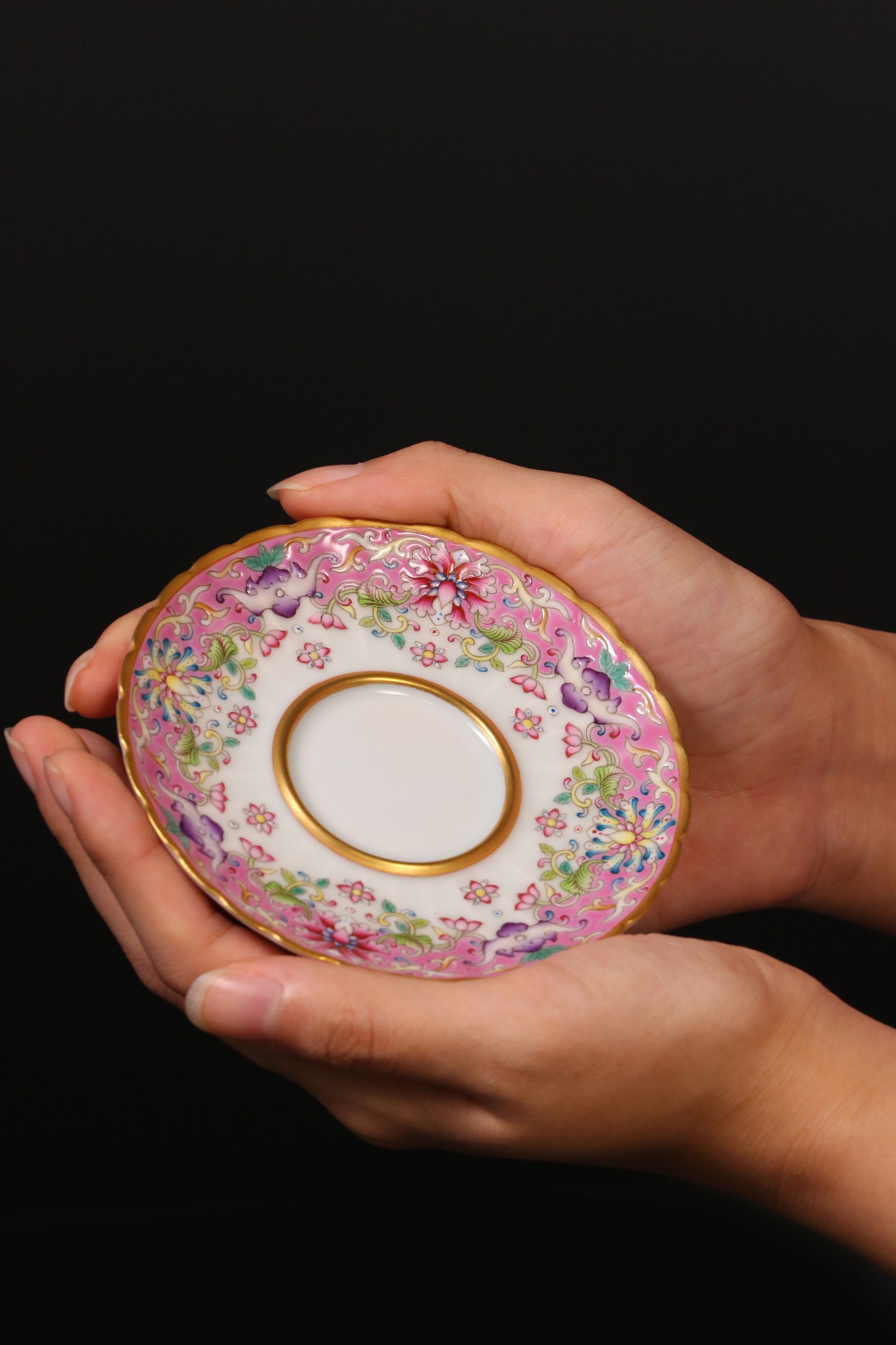 Scrolling Lotus Auspicious Fortune Chrysanthemum-Petal Rim Cup