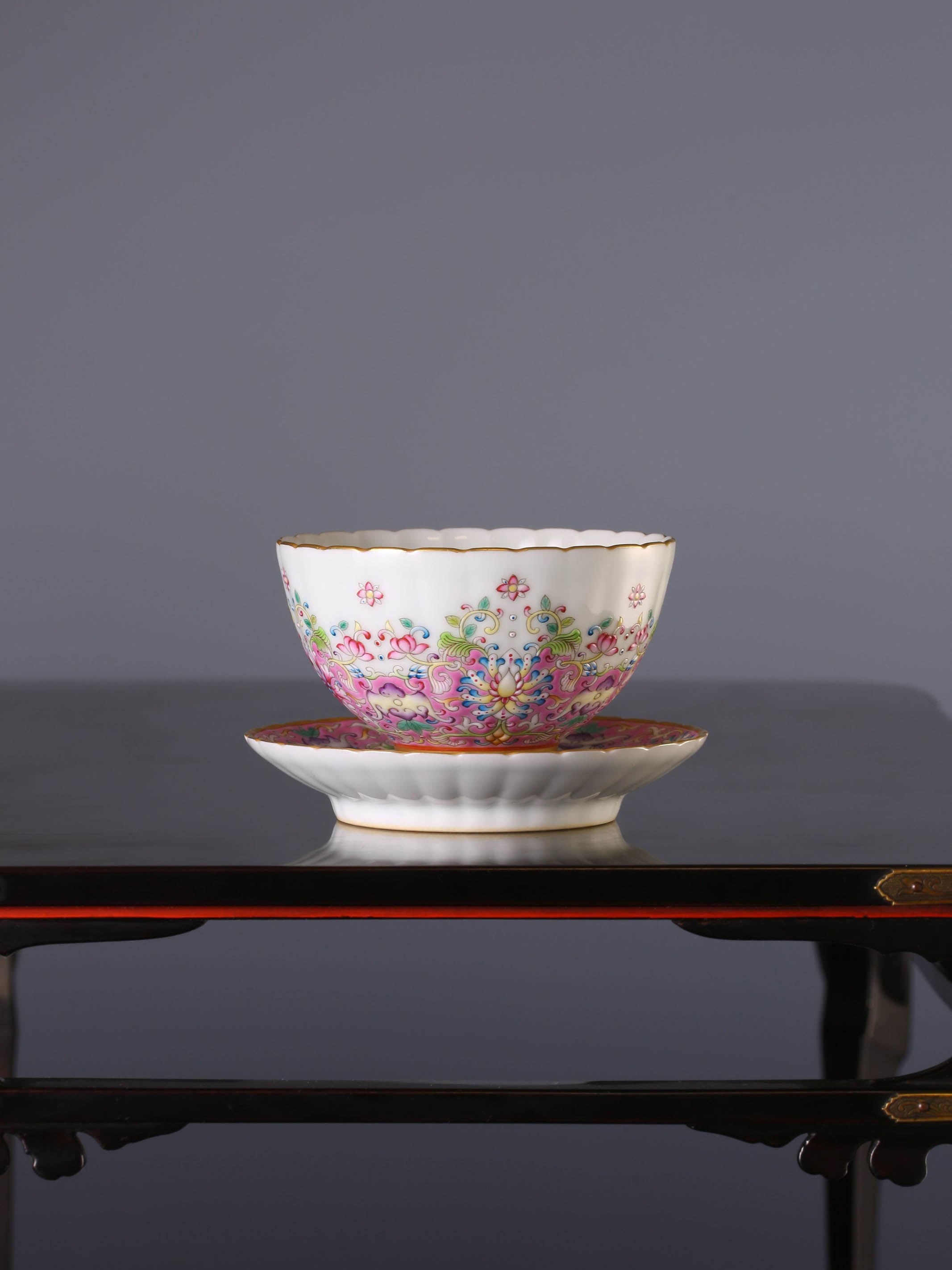 Scrolling Lotus Auspicious Fortune Chrysanthemum-Petal Rim Cup