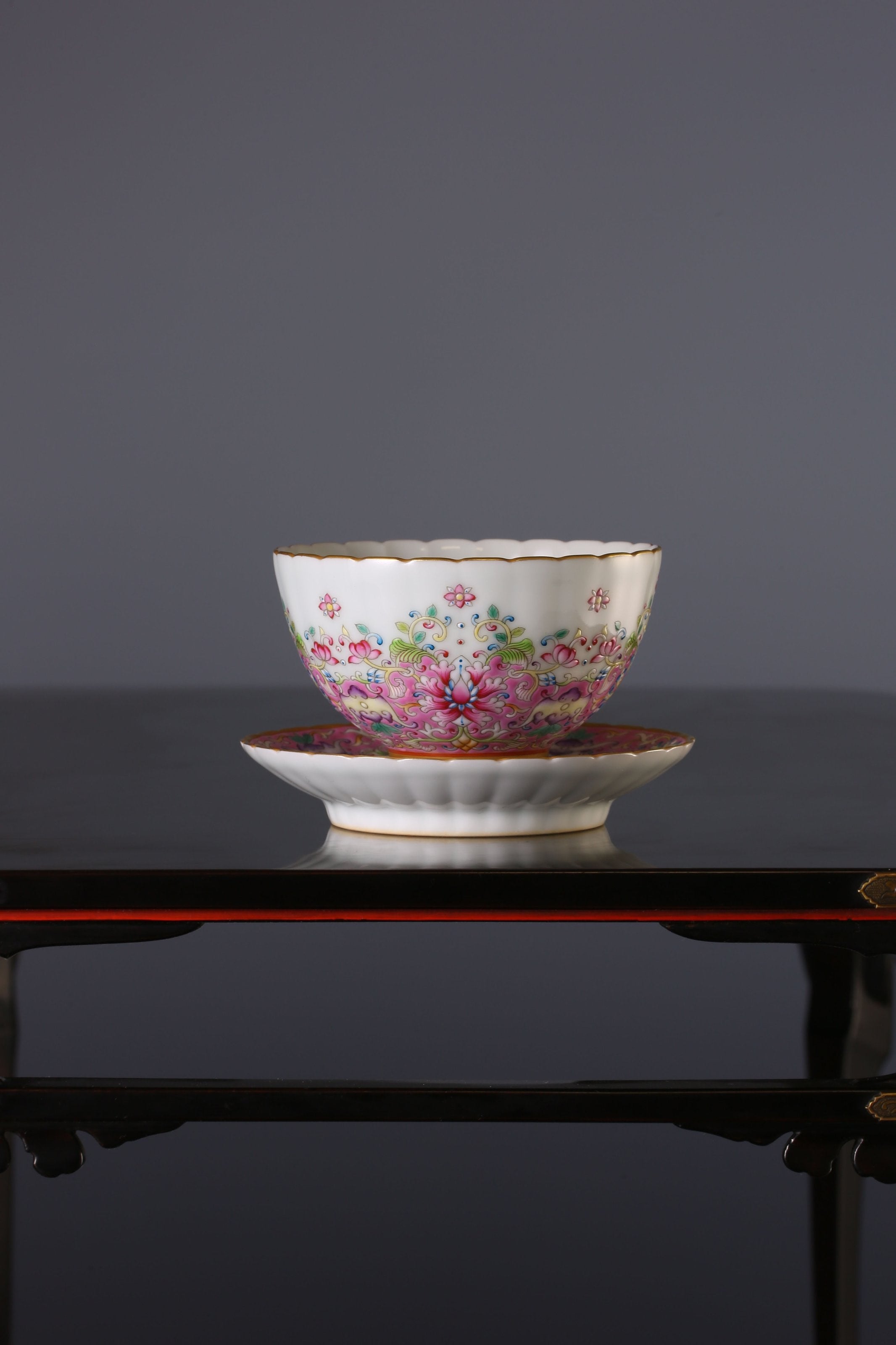 Scrolling Lotus Auspicious Fortune Chrysanthemum-Petal Rim Cup