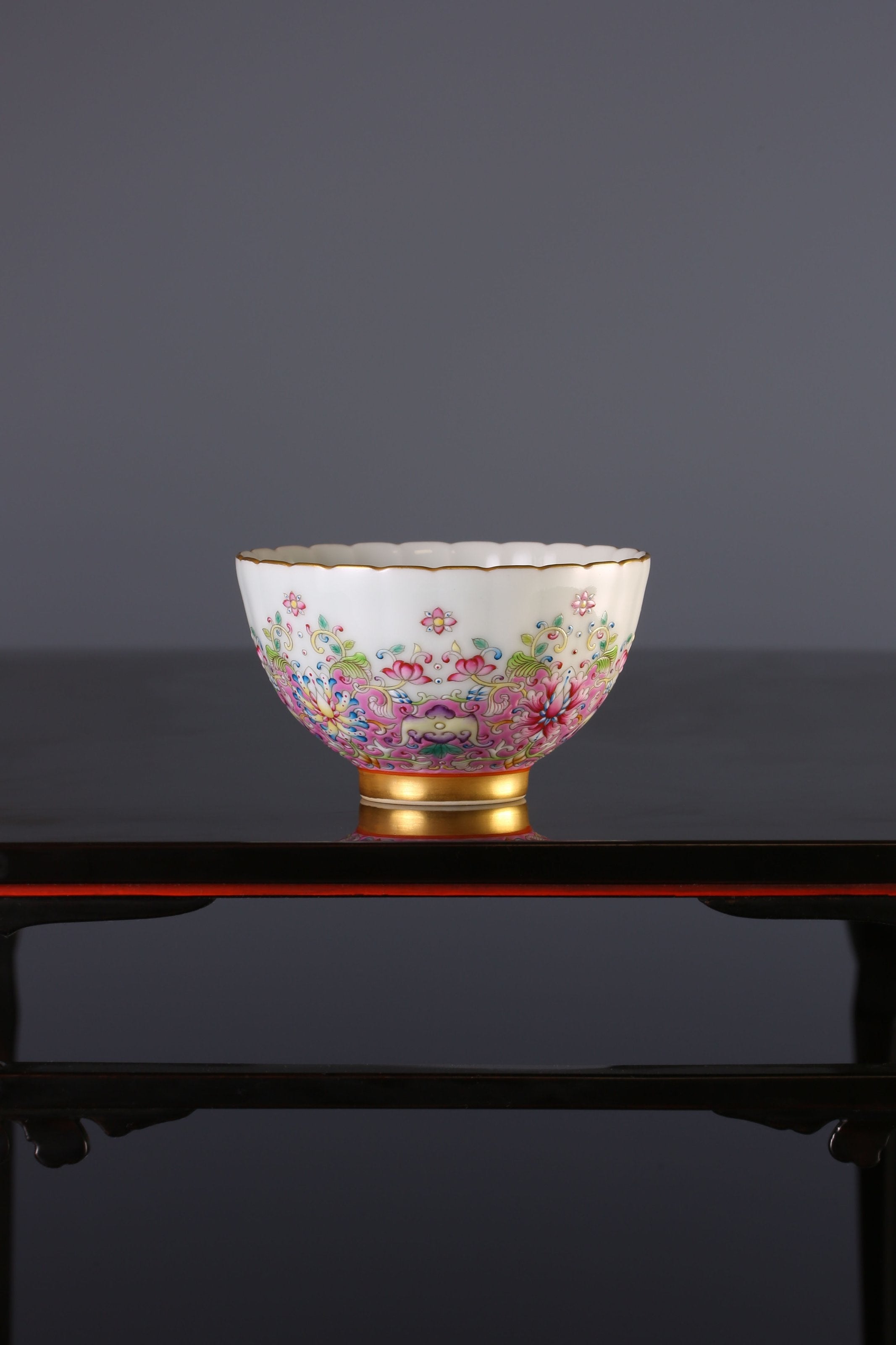 Scrolling Lotus Auspicious Fortune Chrysanthemum-Petal Rim Cup