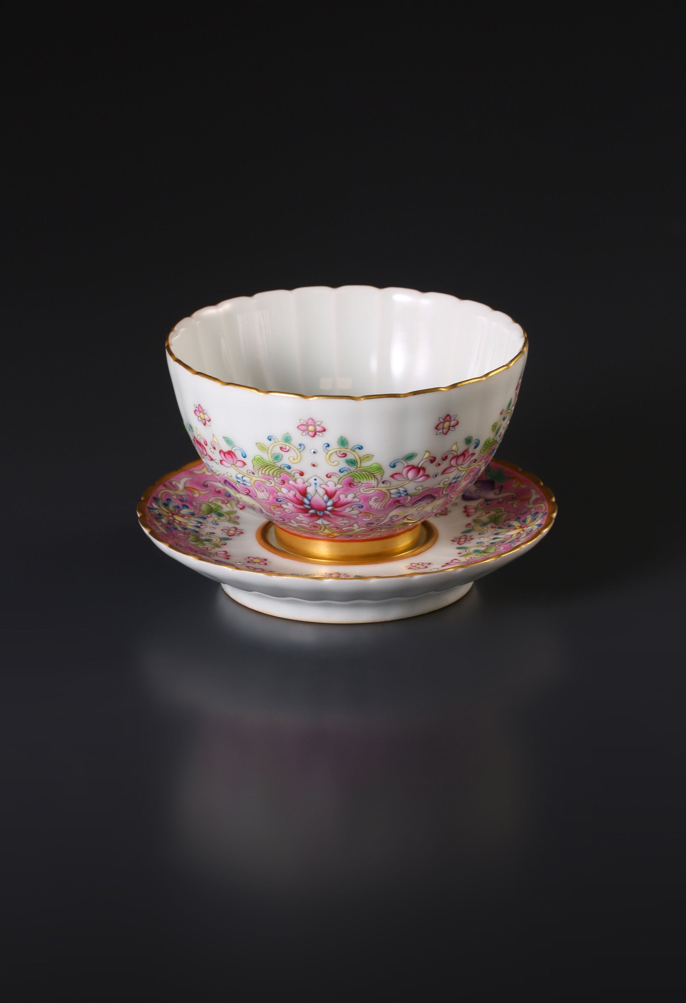 Scrolling Lotus Auspicious Fortune Chrysanthemum-Petal Rim Cup