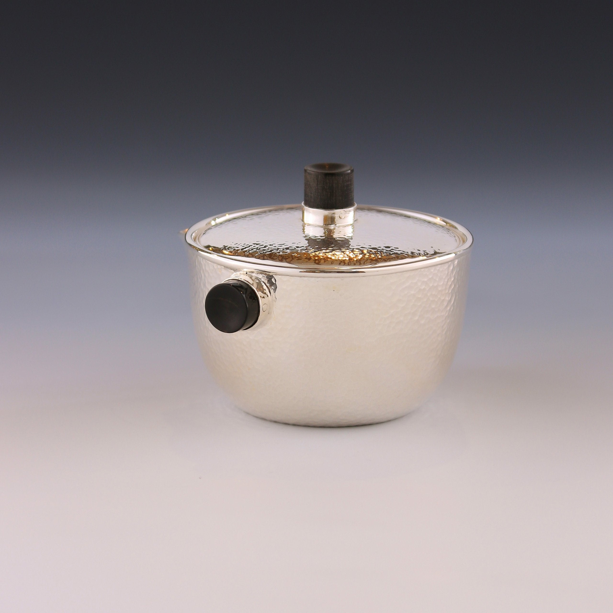 錘紋手抓銀蓋碗