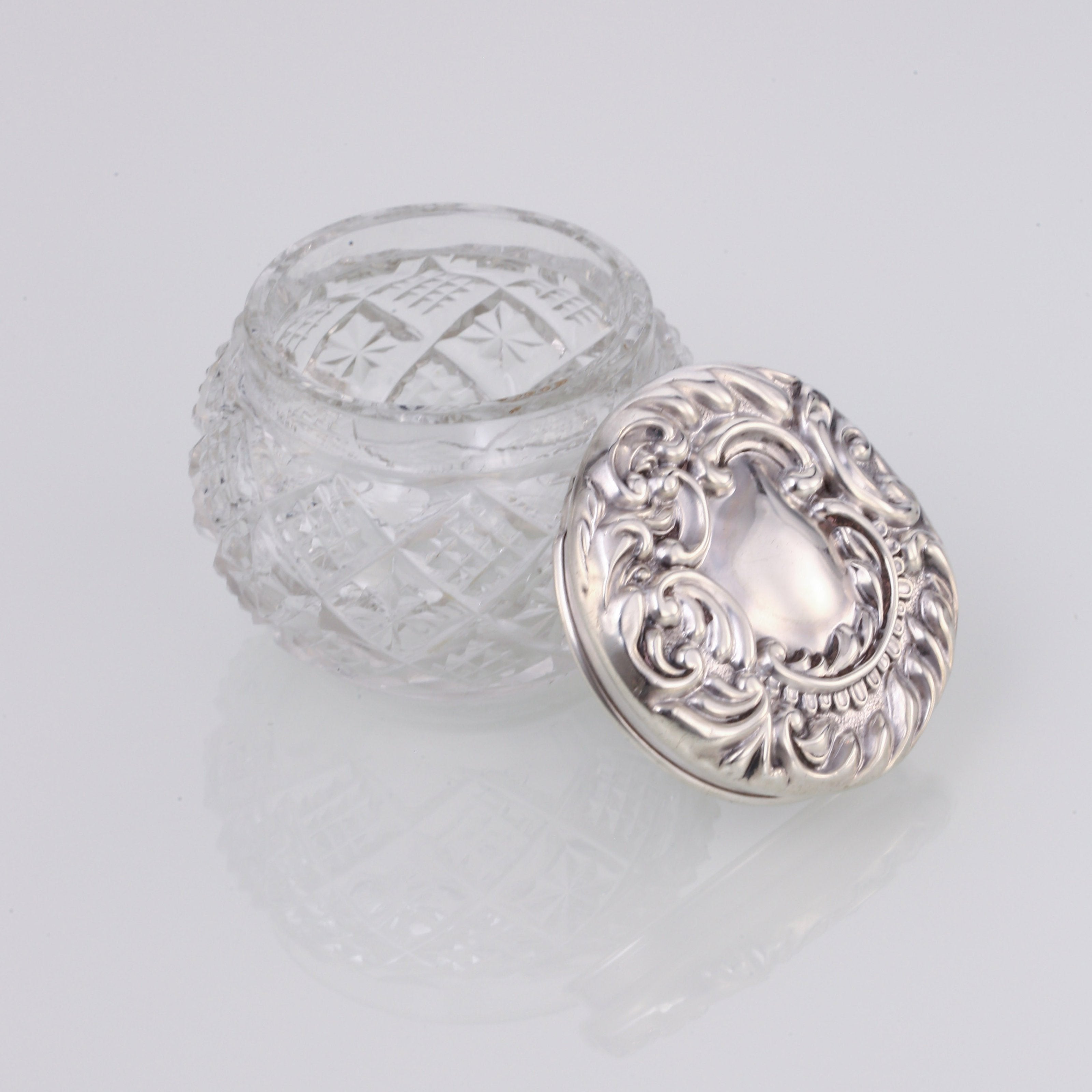 1902年纯银盖 切割工艺水晶茶叶罐