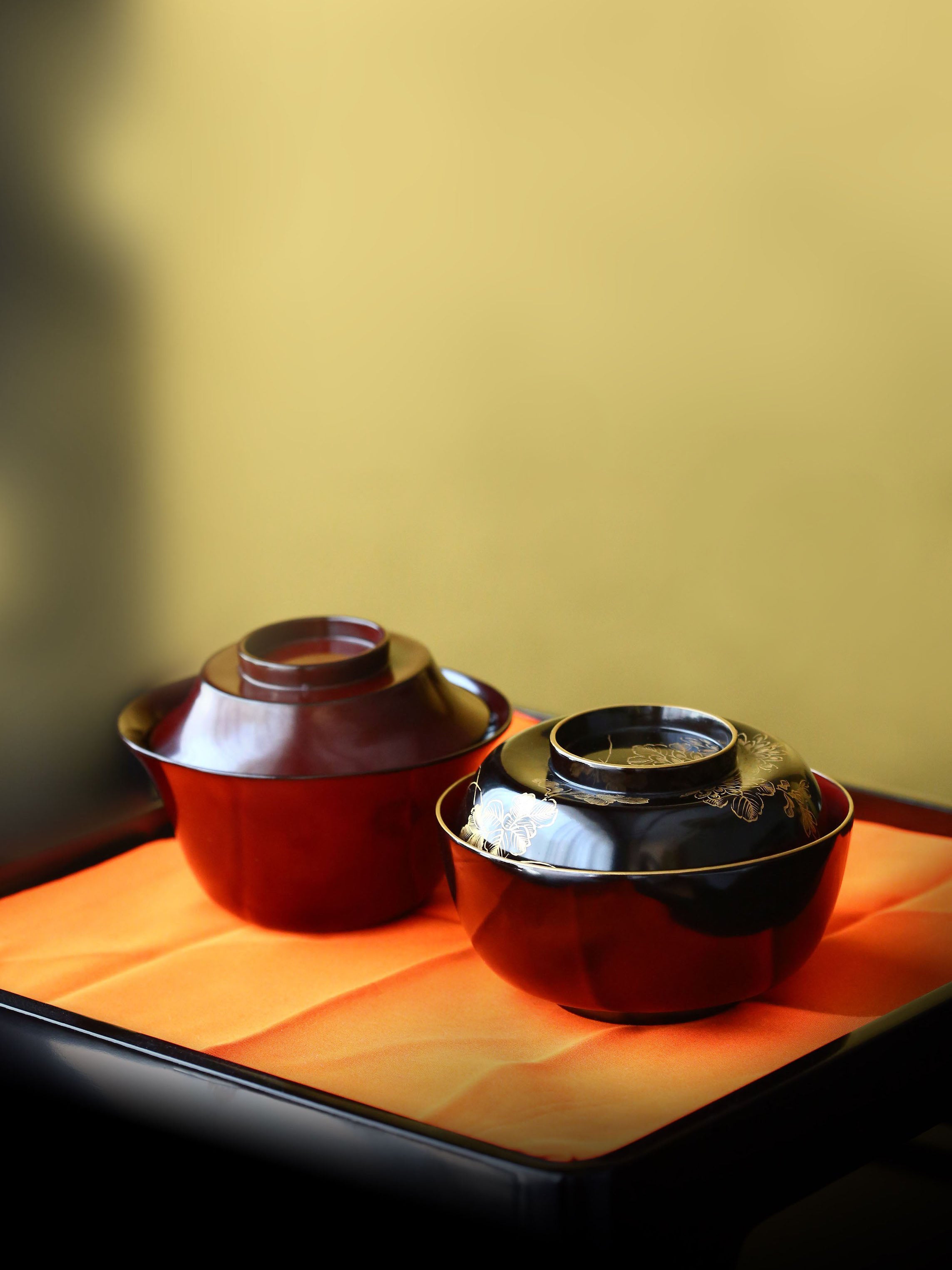 大漆沈金盖碗两支