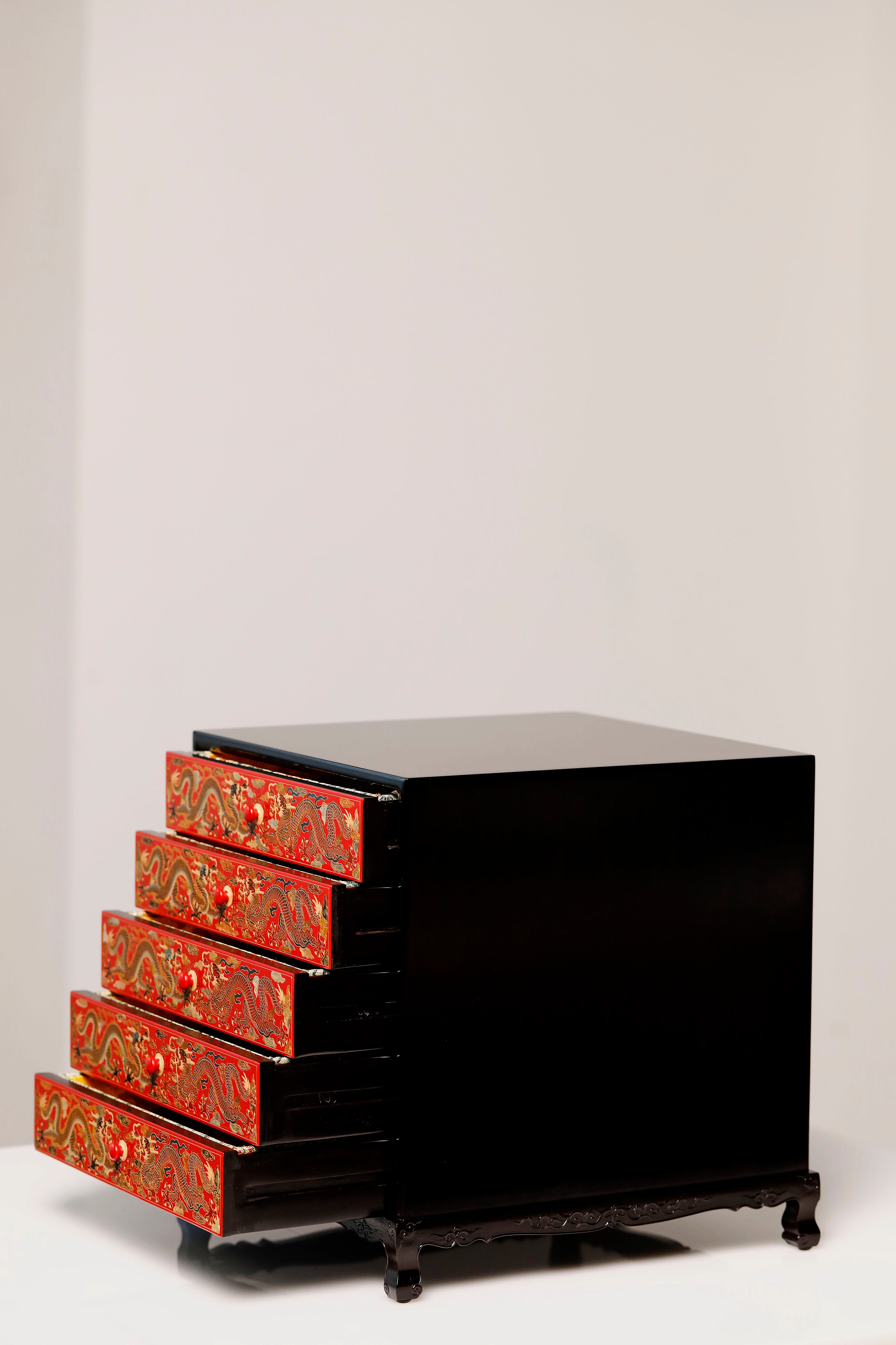 紫光檀双龙戏珠大漆案上五斗茶边柜