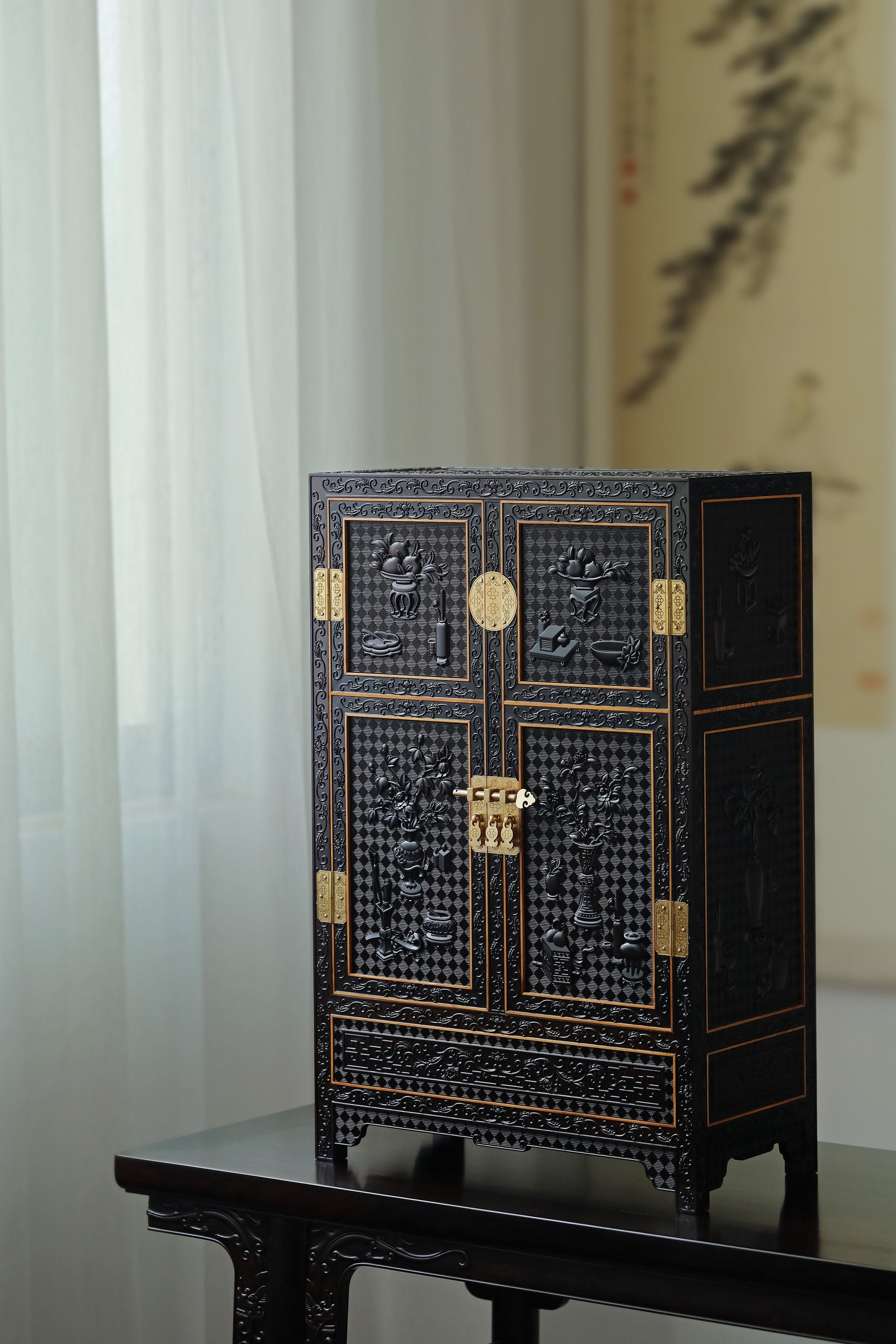 紫光檀满雕博古纹案上柜