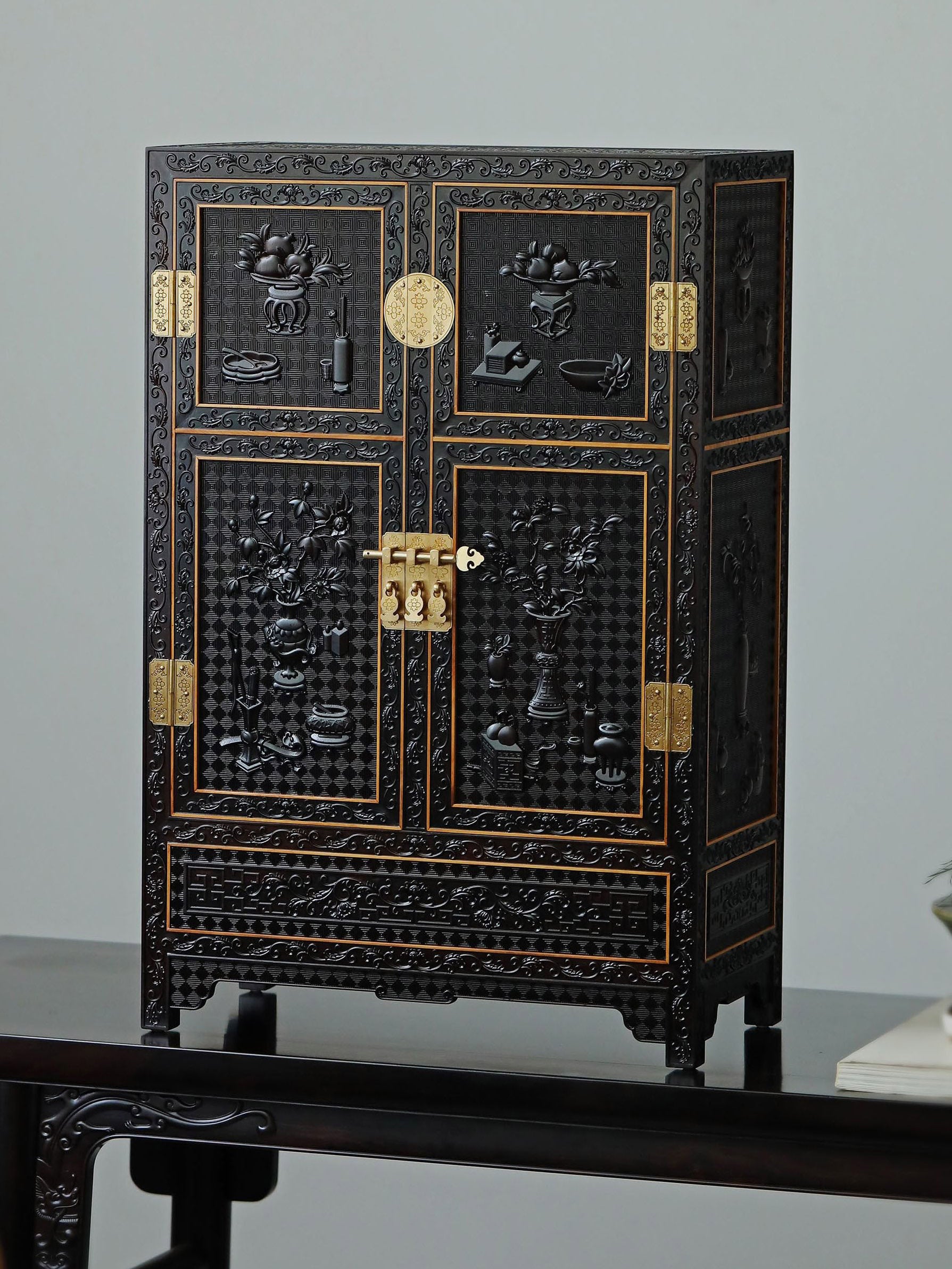 紫光檀满雕博古纹案上柜