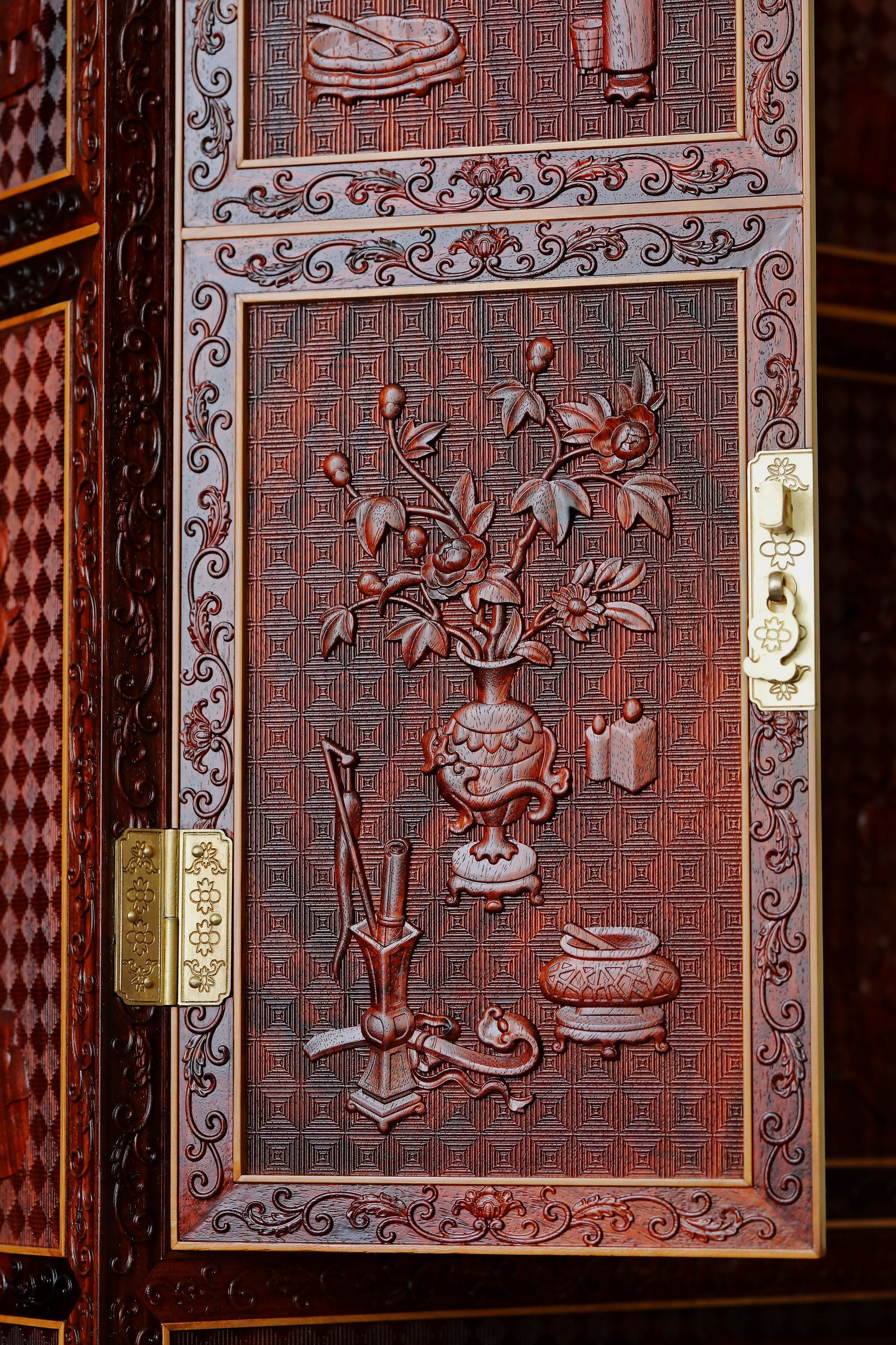 小叶紫檀/赞比亚紫檀满雕博古纹案上柜