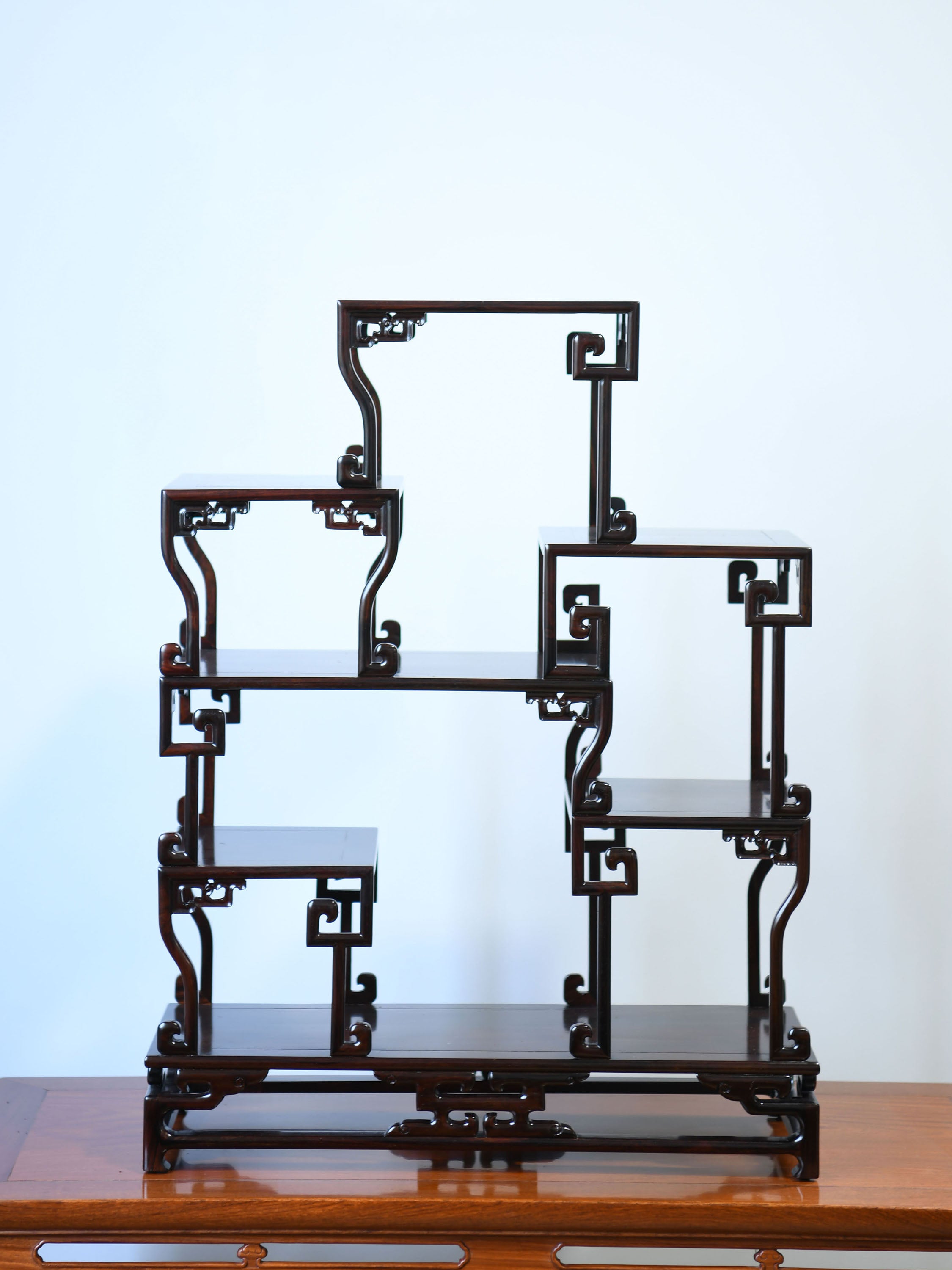 Antique tea ware rack in Daya Hall