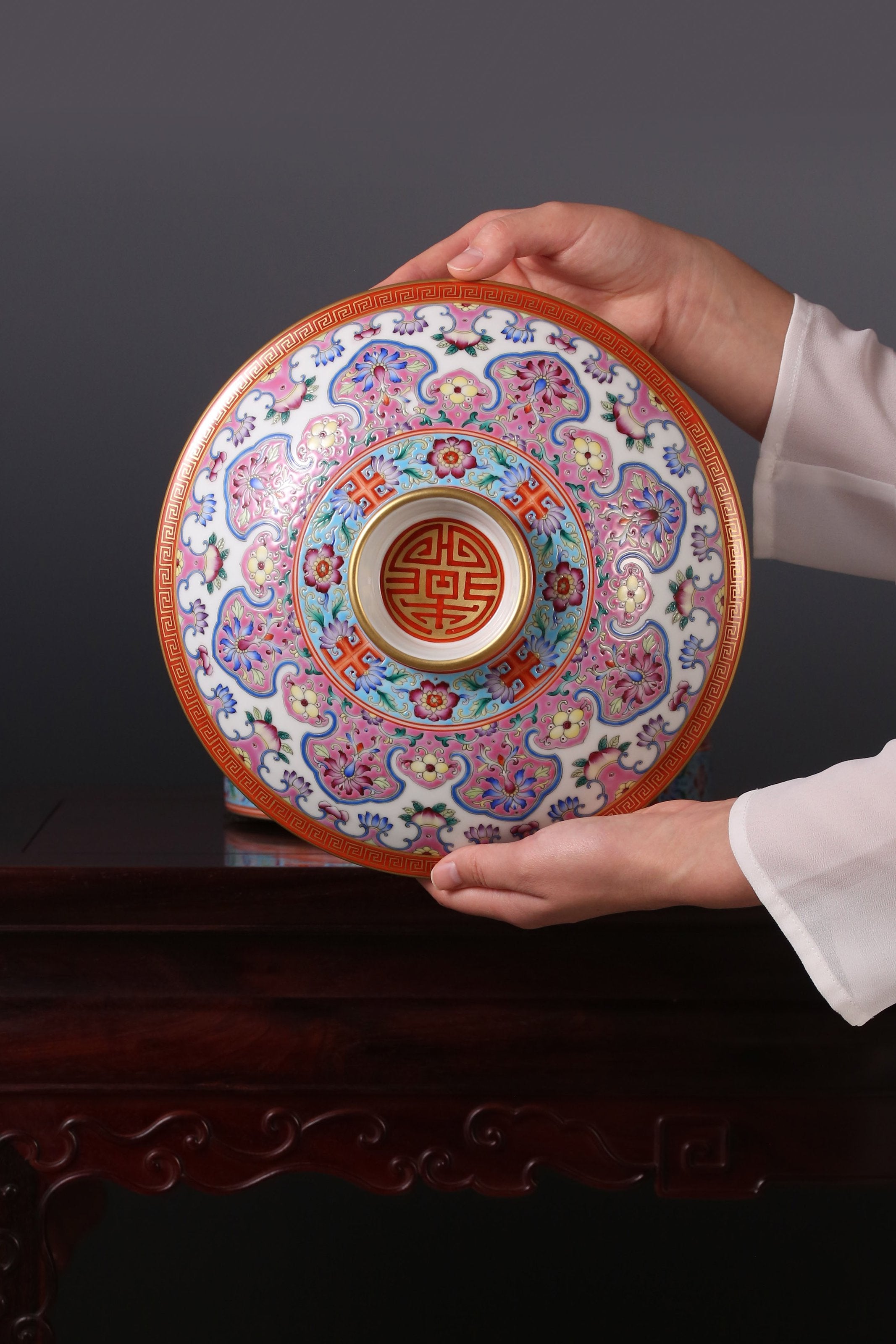 大雅斋缠枝莲凤纹大茶罐