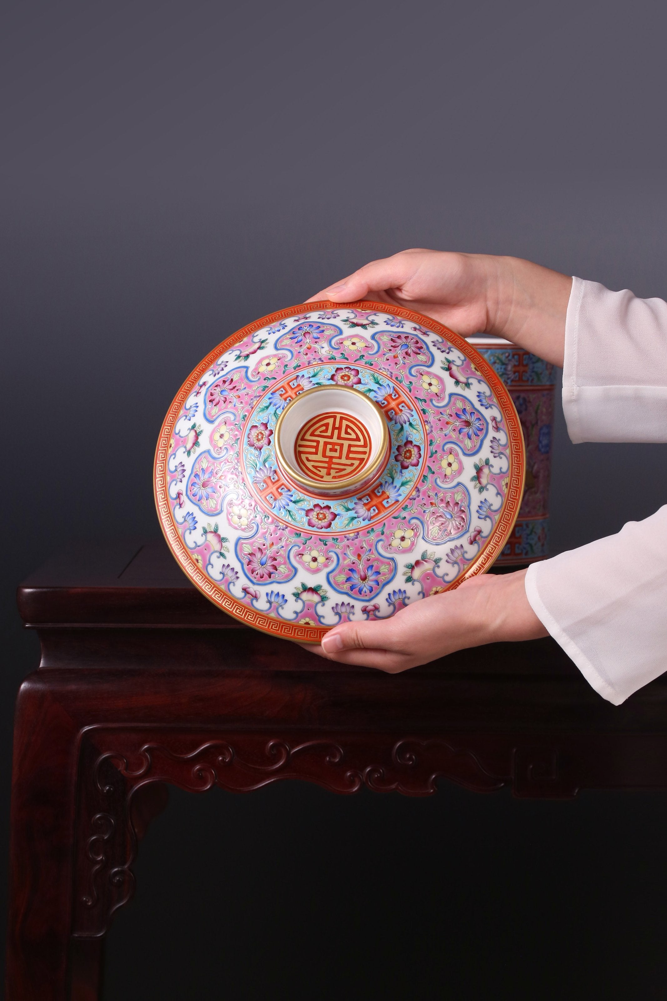 大雅斋缠枝莲凤纹大茶罐