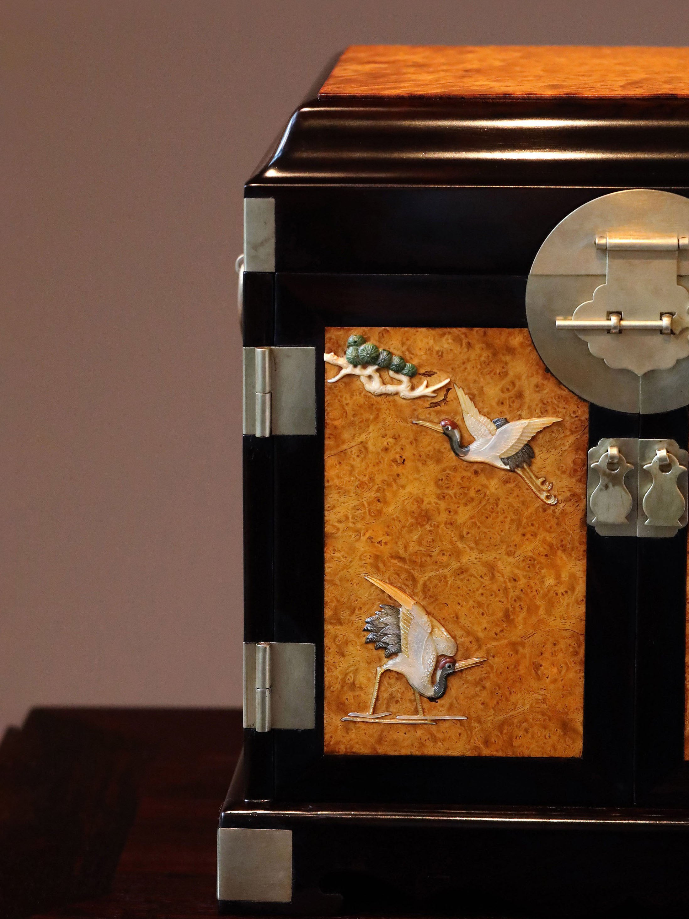 大叶紫檀、瘿木百宝嵌松鹤延年官皮箱