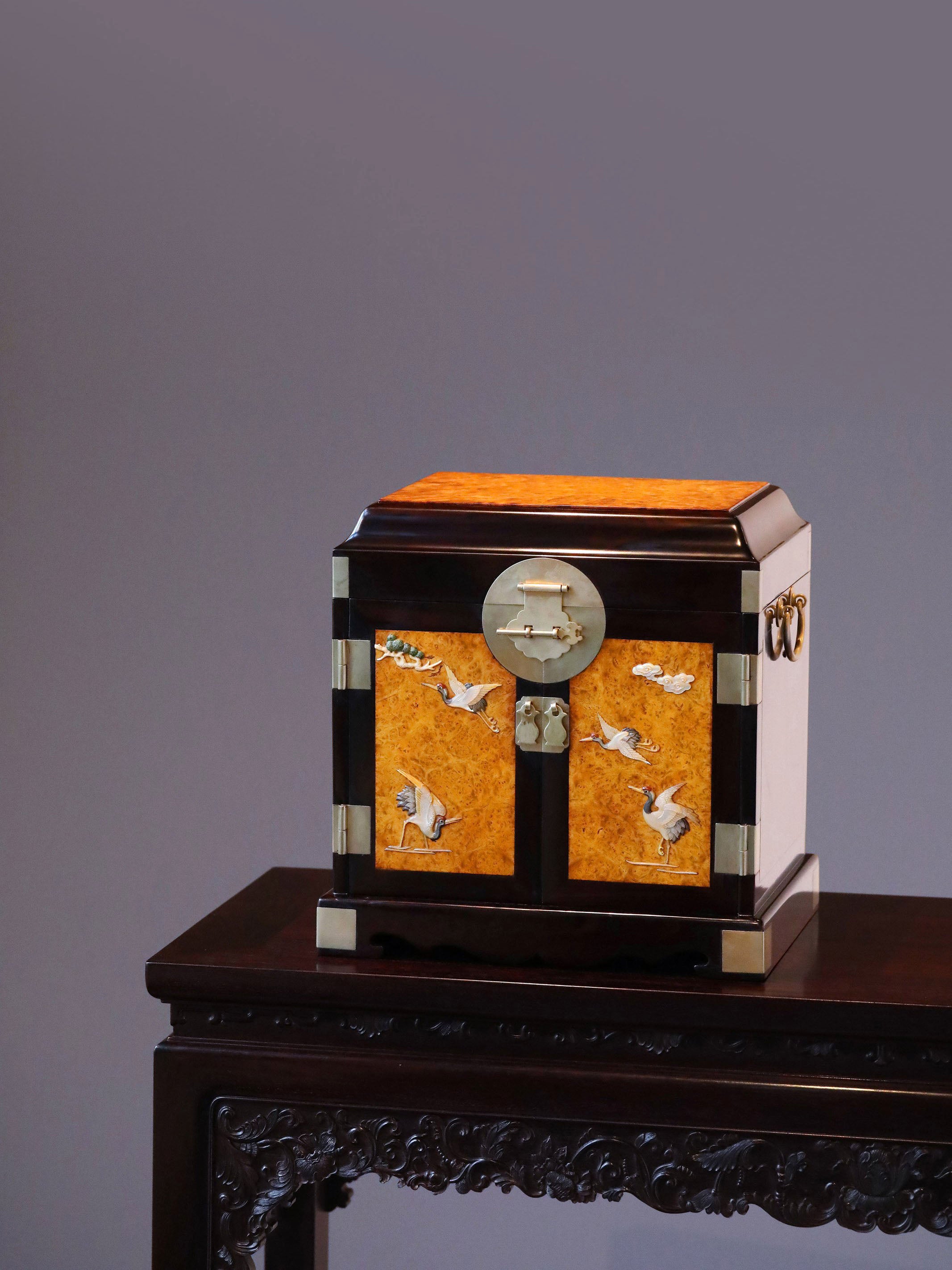 大叶紫檀、瘿木百宝嵌松鹤延年官皮箱