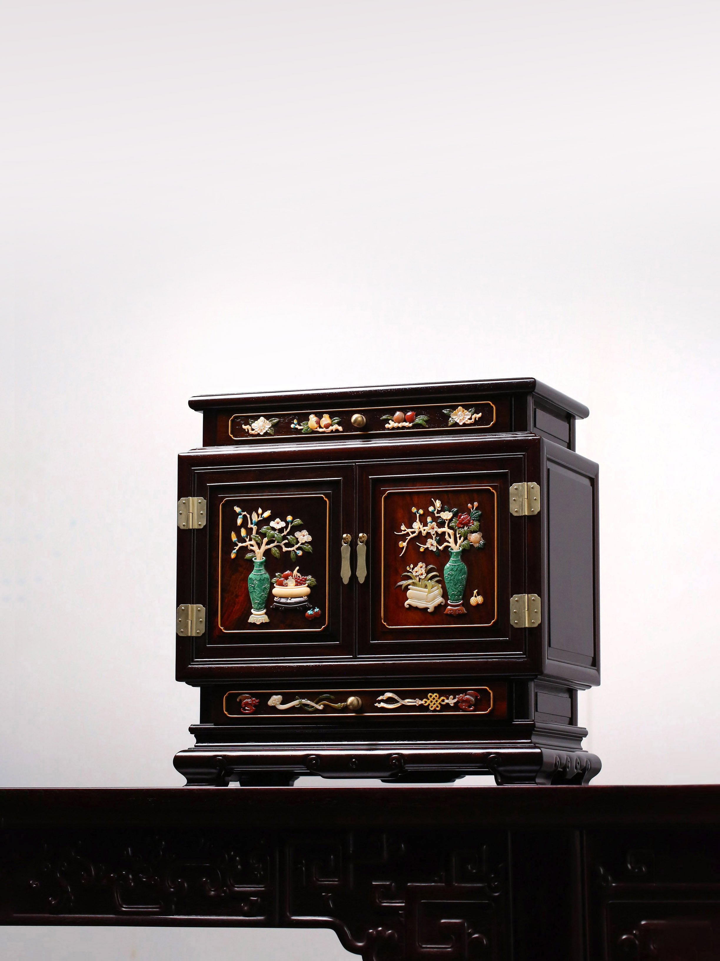 Rosewood jewelry box inlaid with ruyi-shaped feet and jade antique patterns