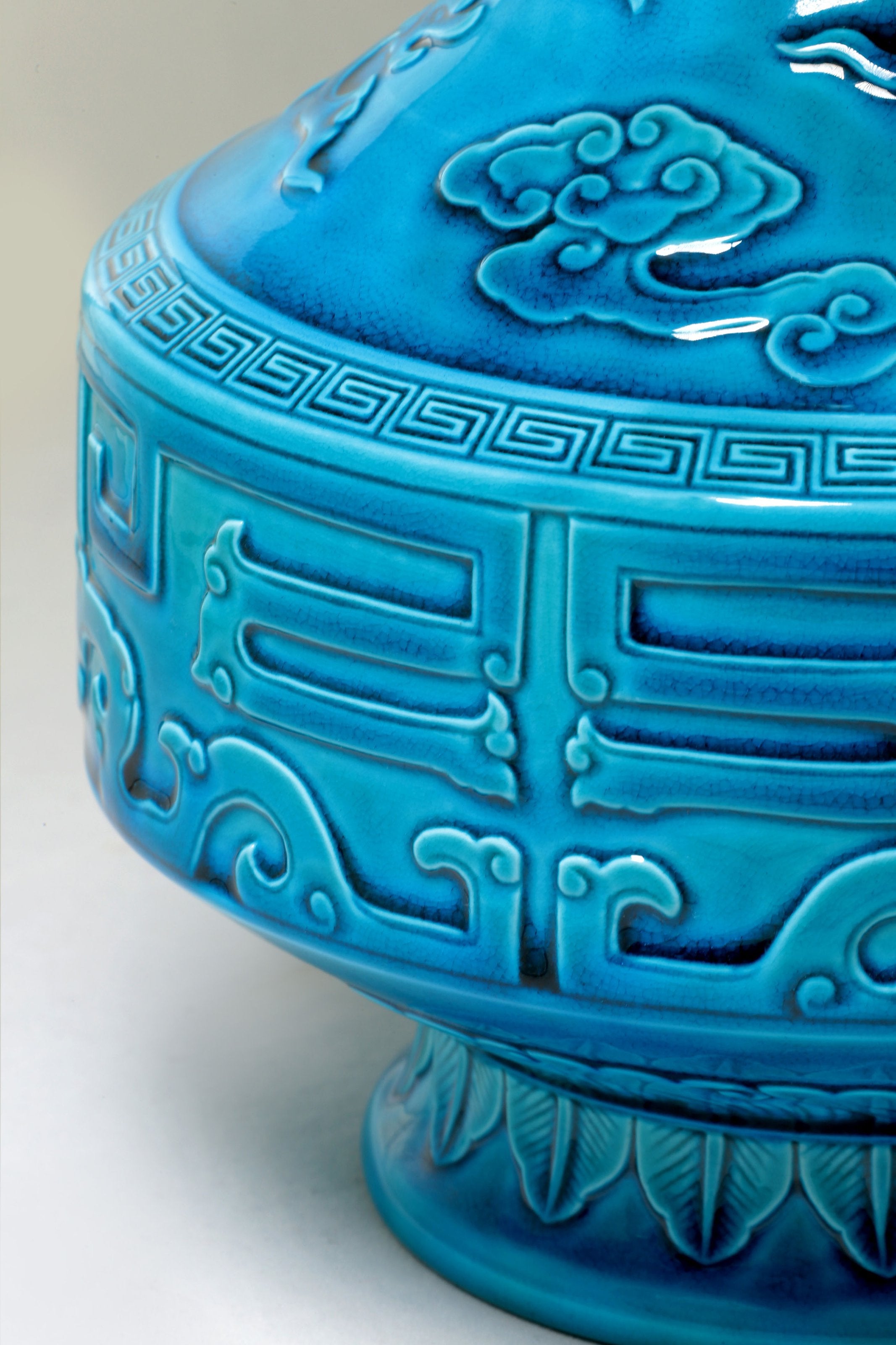 中国古美術 清雍正款 孔雀青釉 暗刻 花瓶 広口壺 古陶磁 骨董品 唐物 古玩 法翠（孔雀蓝）夔纹洗口折肩瓶