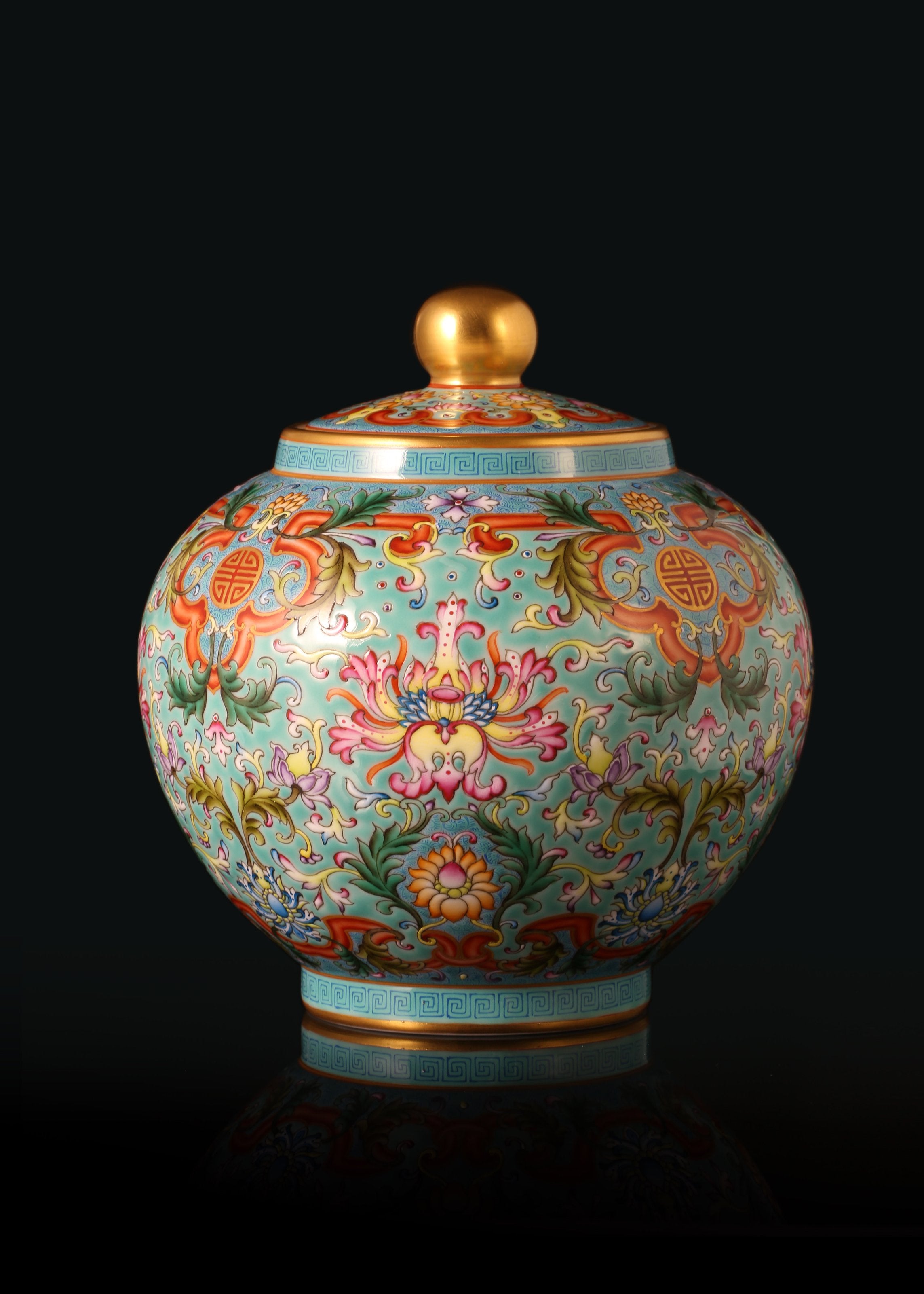 珐琅彩缠枝宝相花矾红如意框茶仓