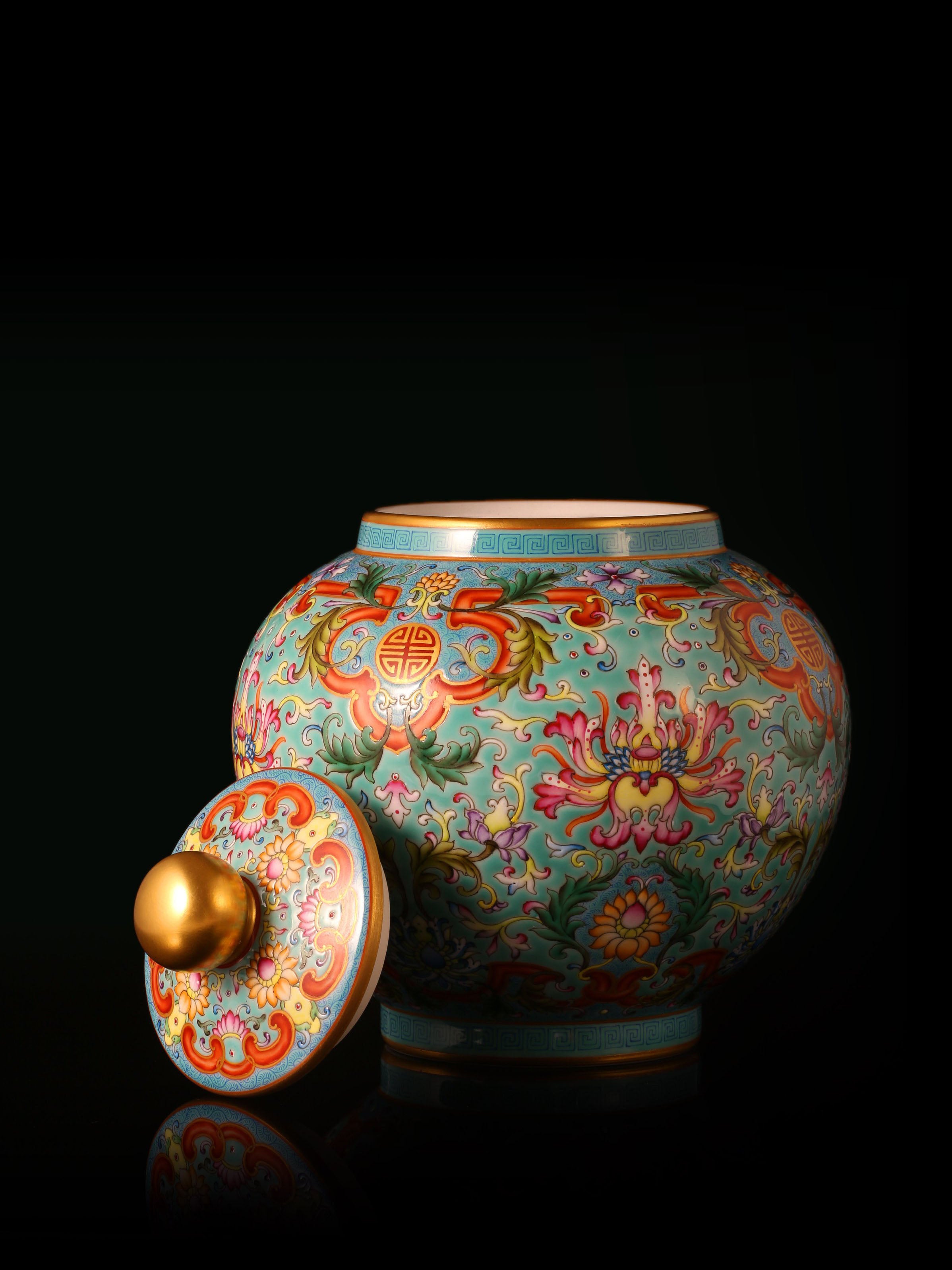 珐琅彩缠枝宝相花矾红如意框茶仓