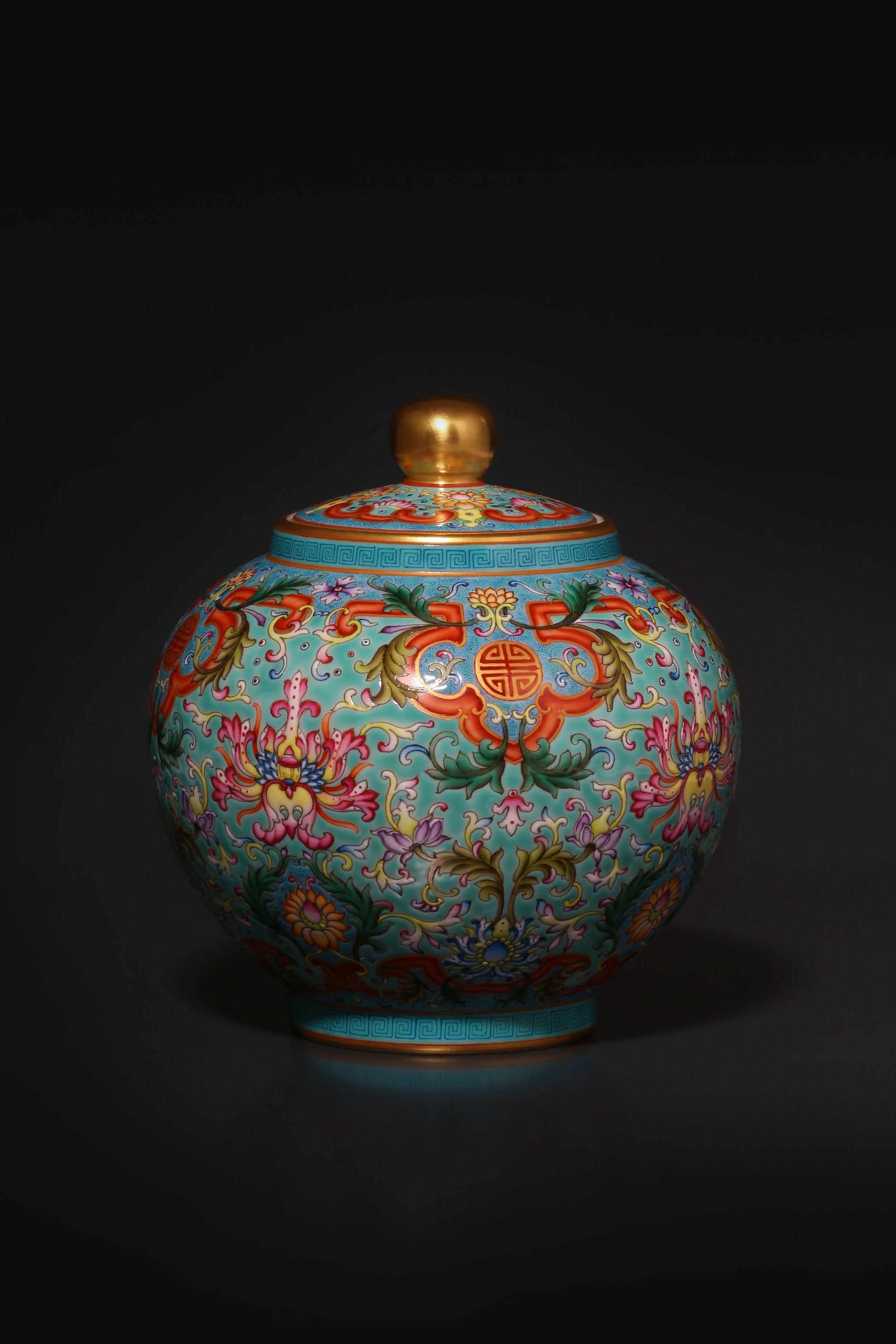 珐琅彩缠枝宝相花矾红如意框茶仓