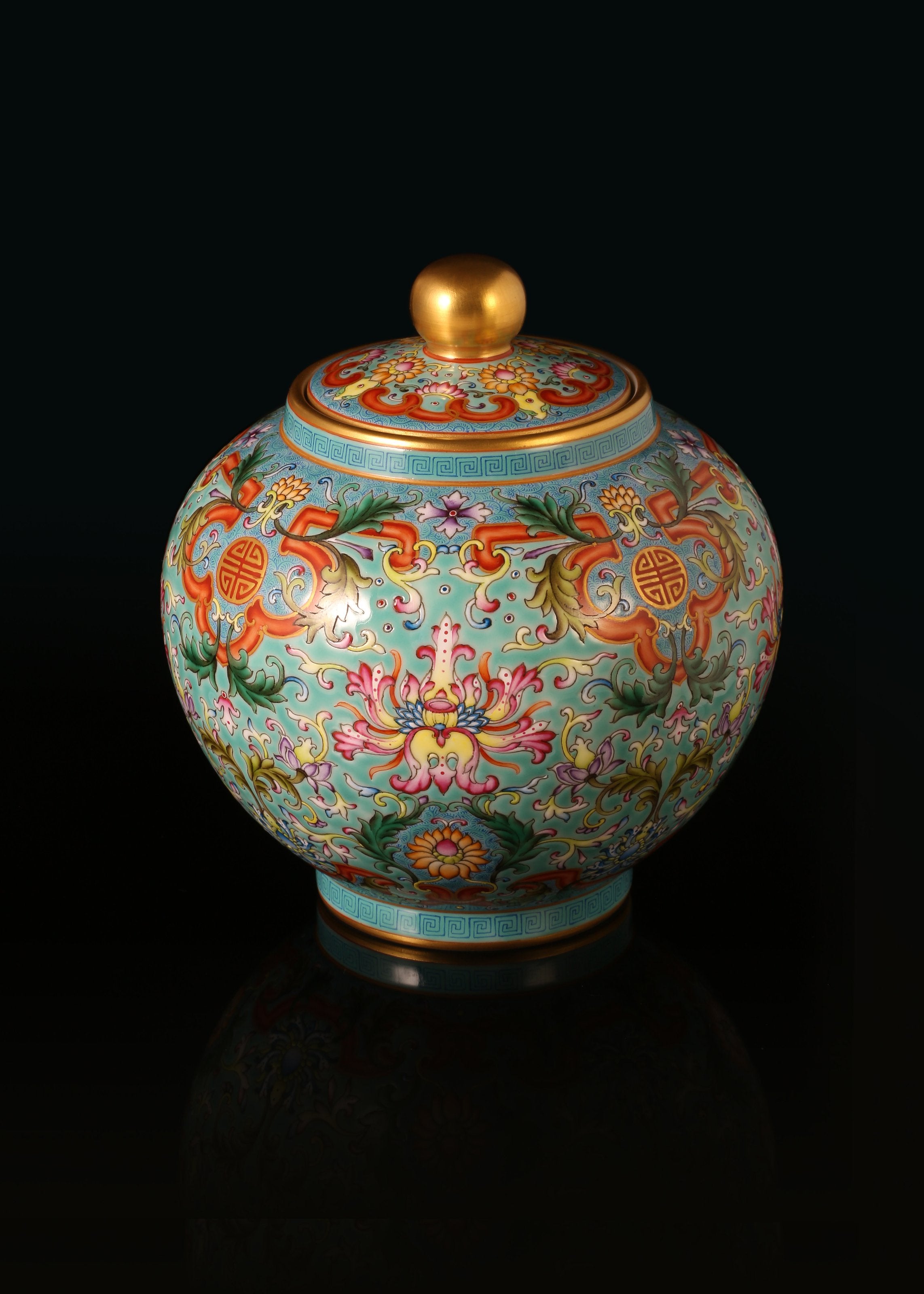 珐琅彩缠枝宝相花矾红如意框茶仓