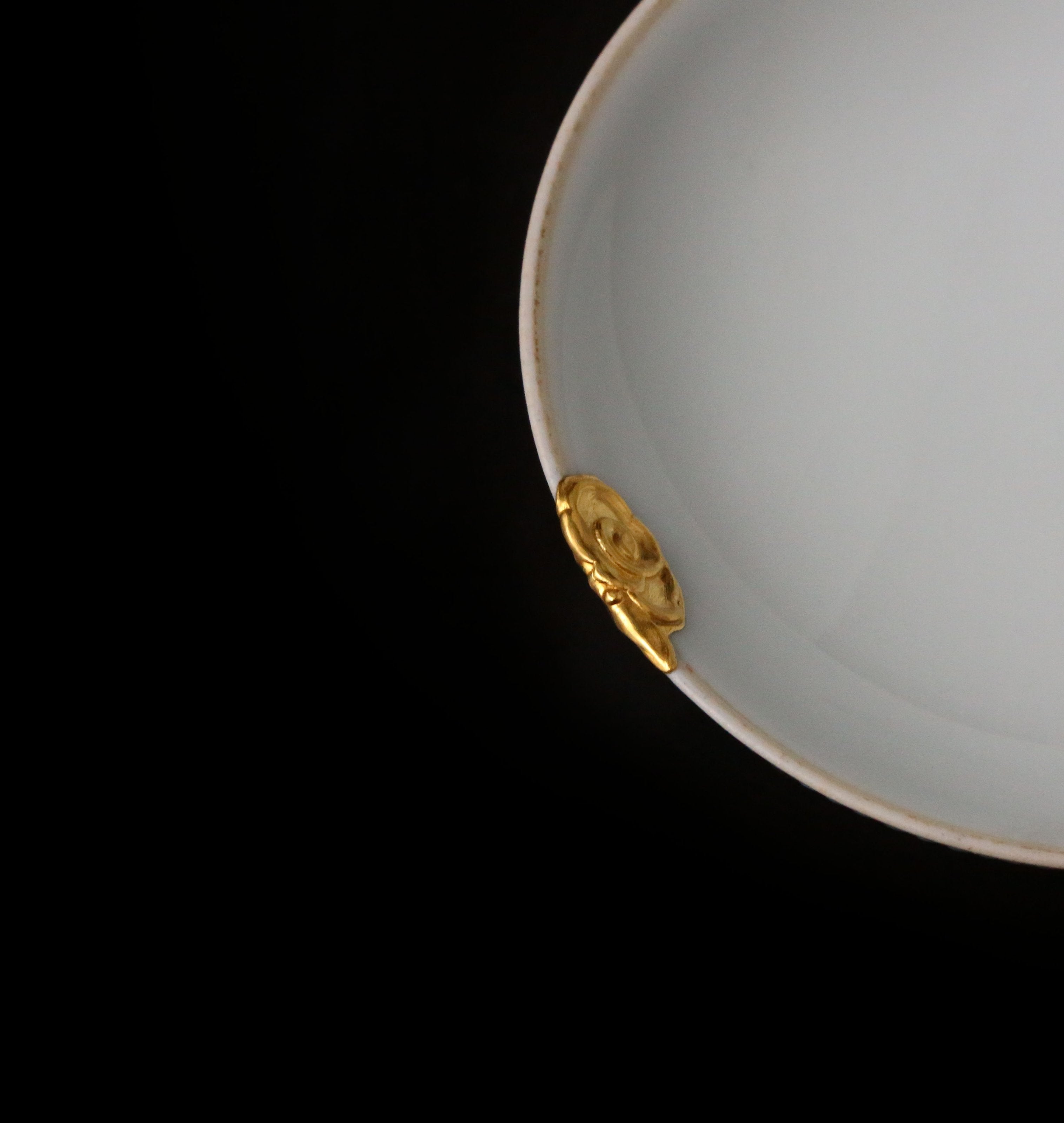 Enamel Lidded Bowl with Gold Ground