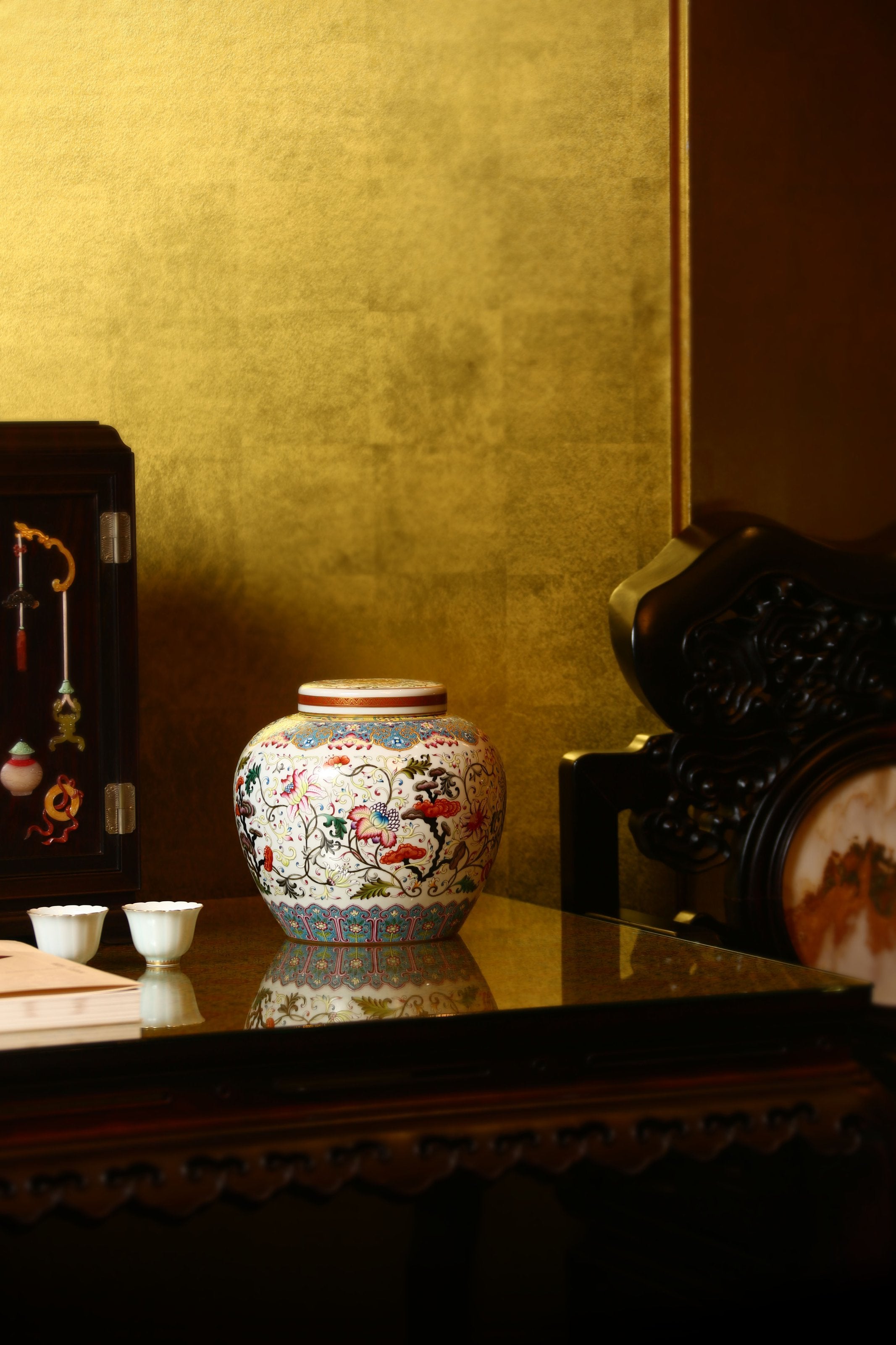 大雅斋珐琅彩灵芝纹缠枝天字罐