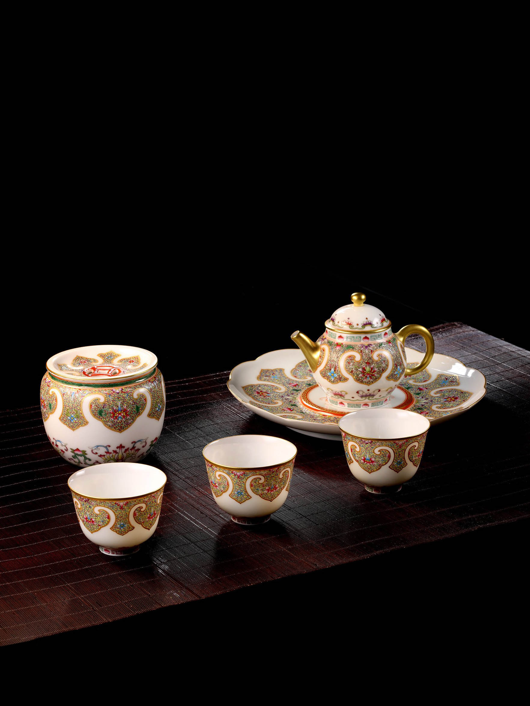 Dayazhai Enamel Scroll Ruyi Pattern Tea Set
