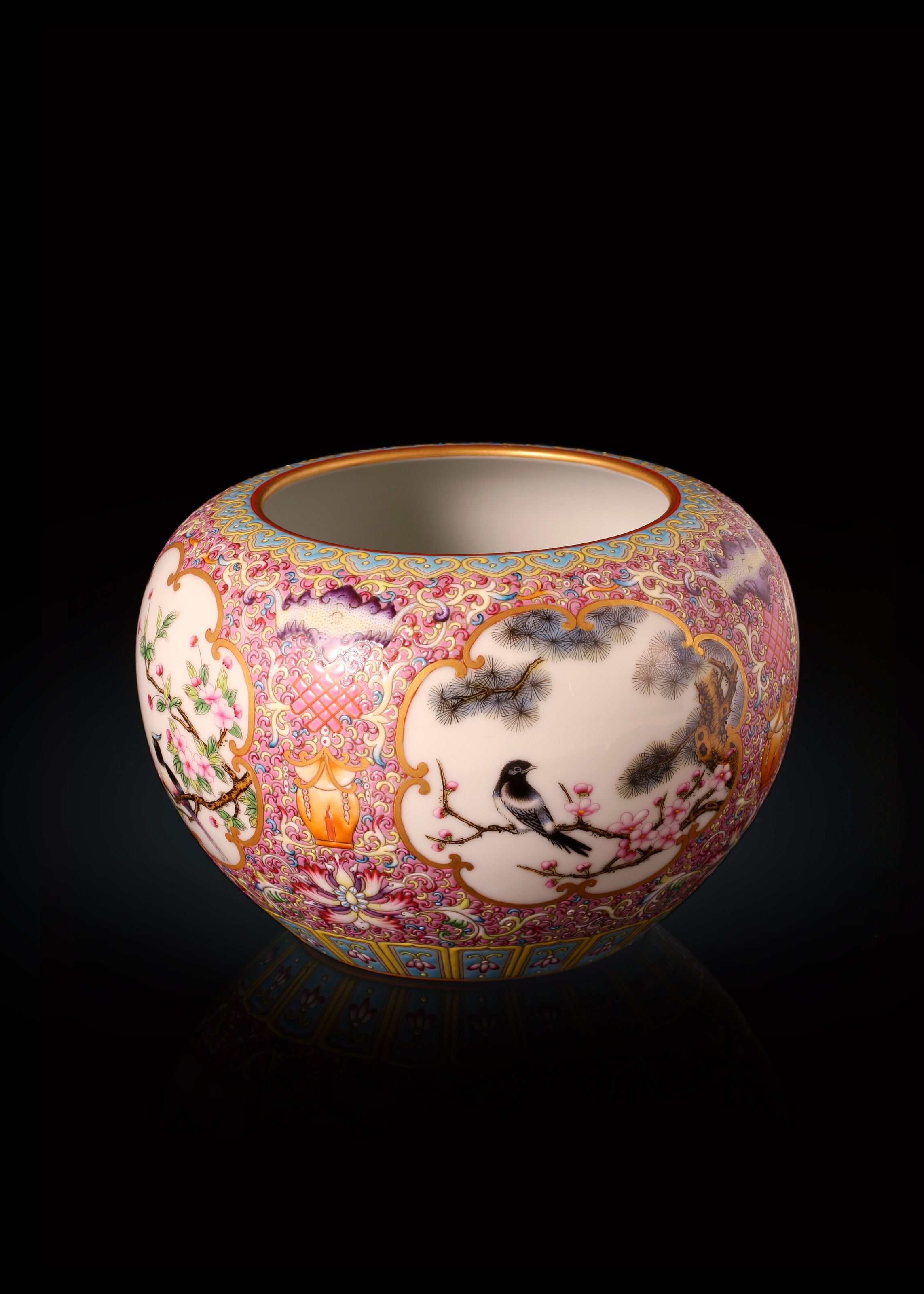 珐琅彩四开窗花鸟建水