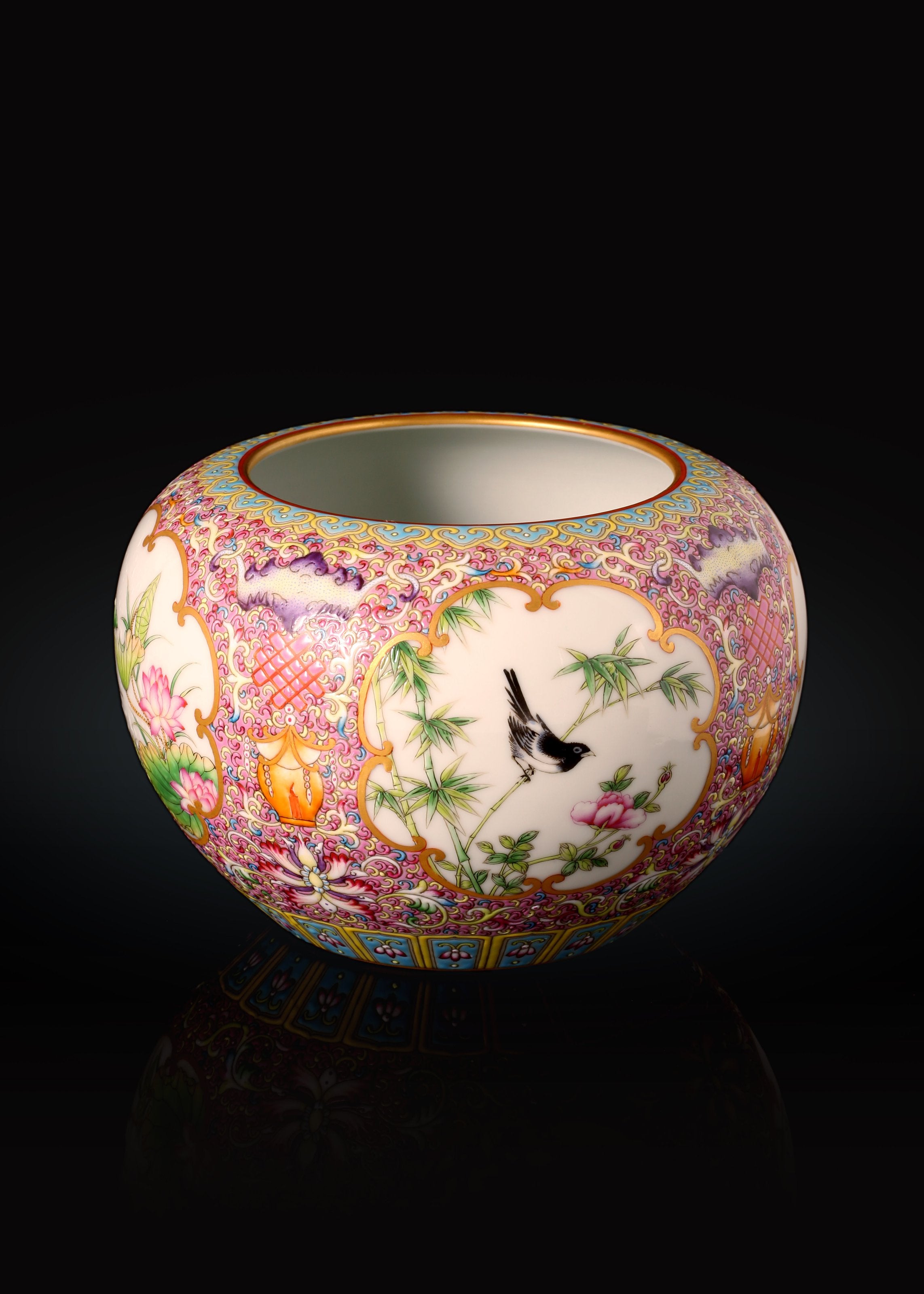 珐琅彩四开窗花鸟建水