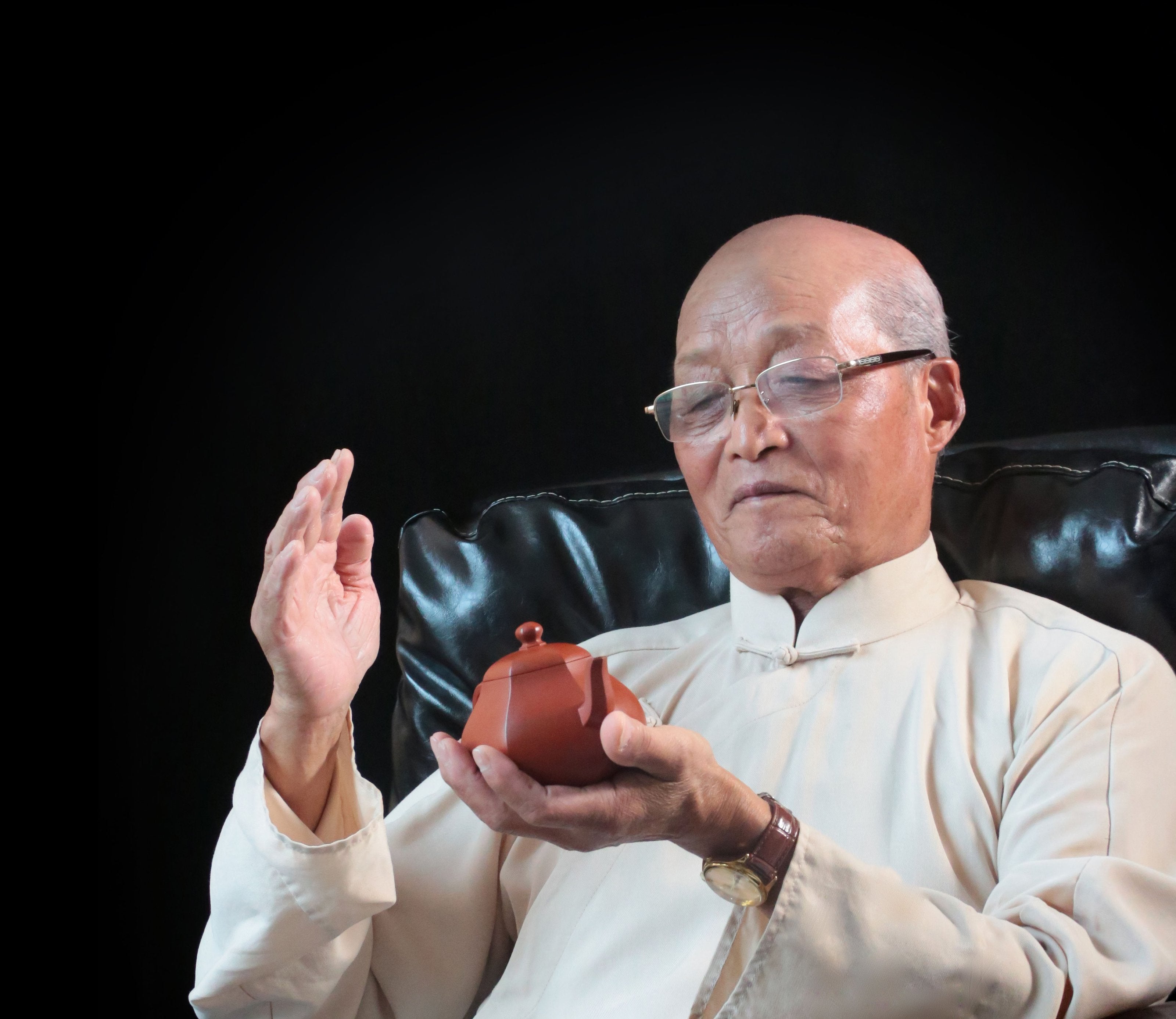 方立品制黄龙山朱泥六方梨形壶