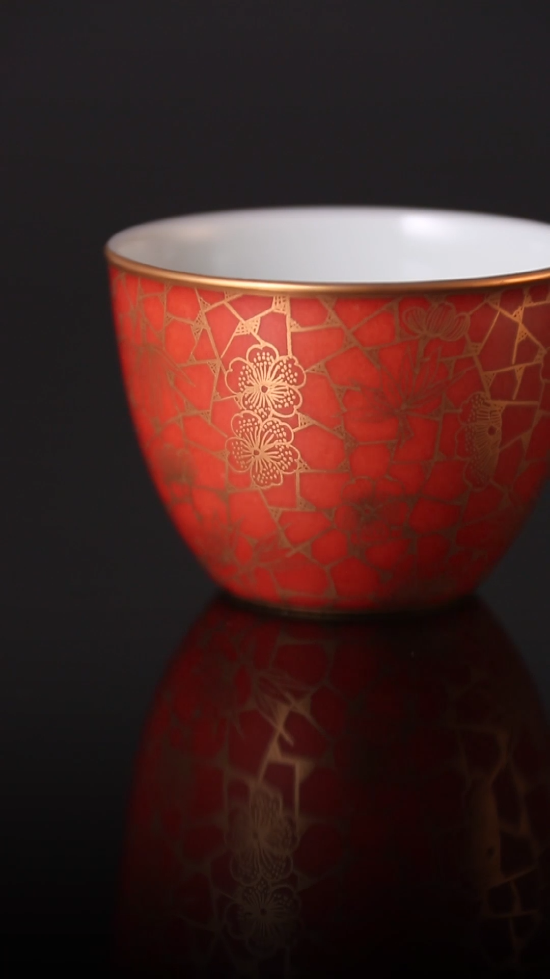 Iron-Red Cylinder Cup with Ice Plum Pattern
