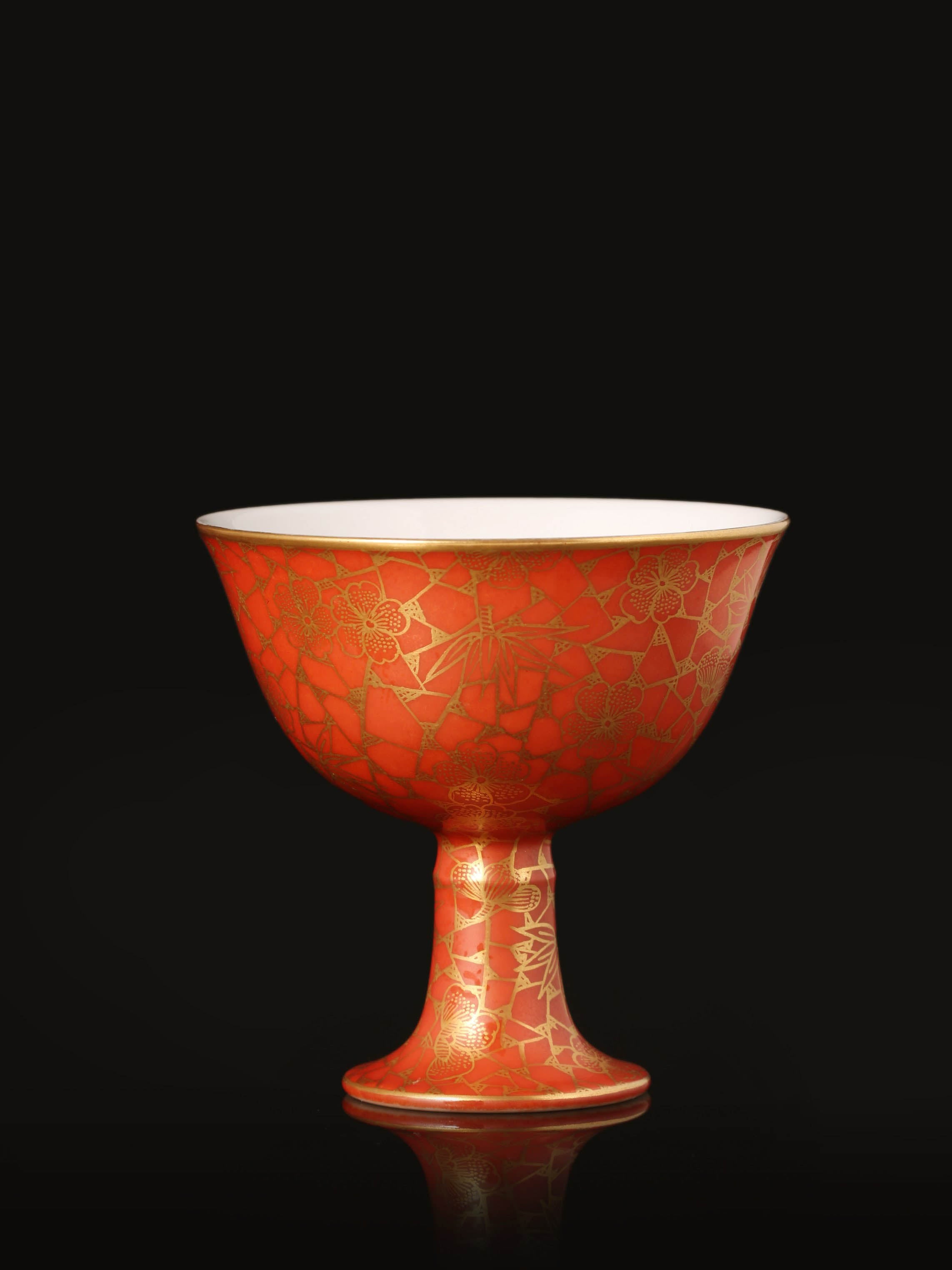 Iron-Red Stem Cup with Ice Plum Pattern