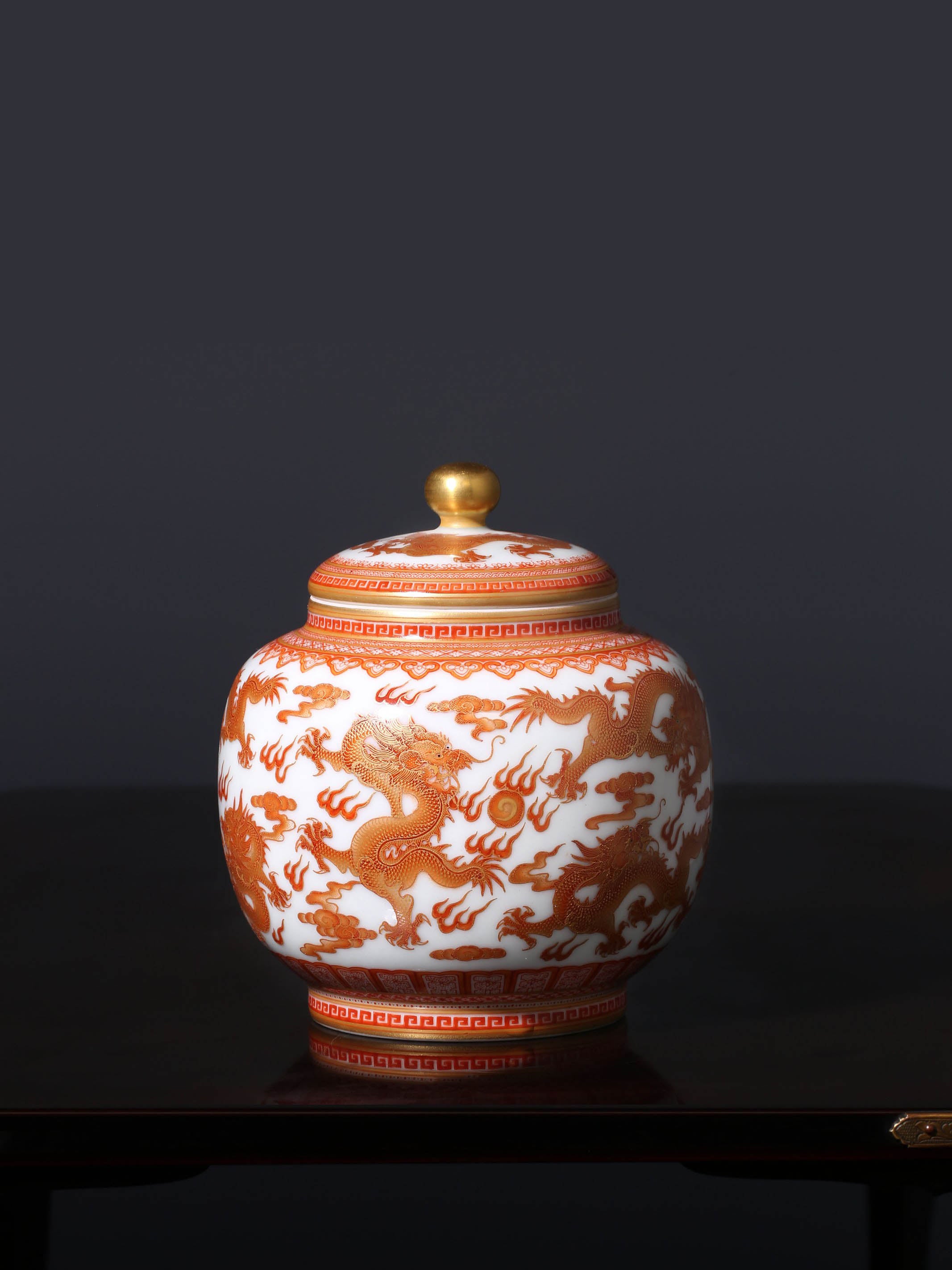 矾红九龙茶叶罐