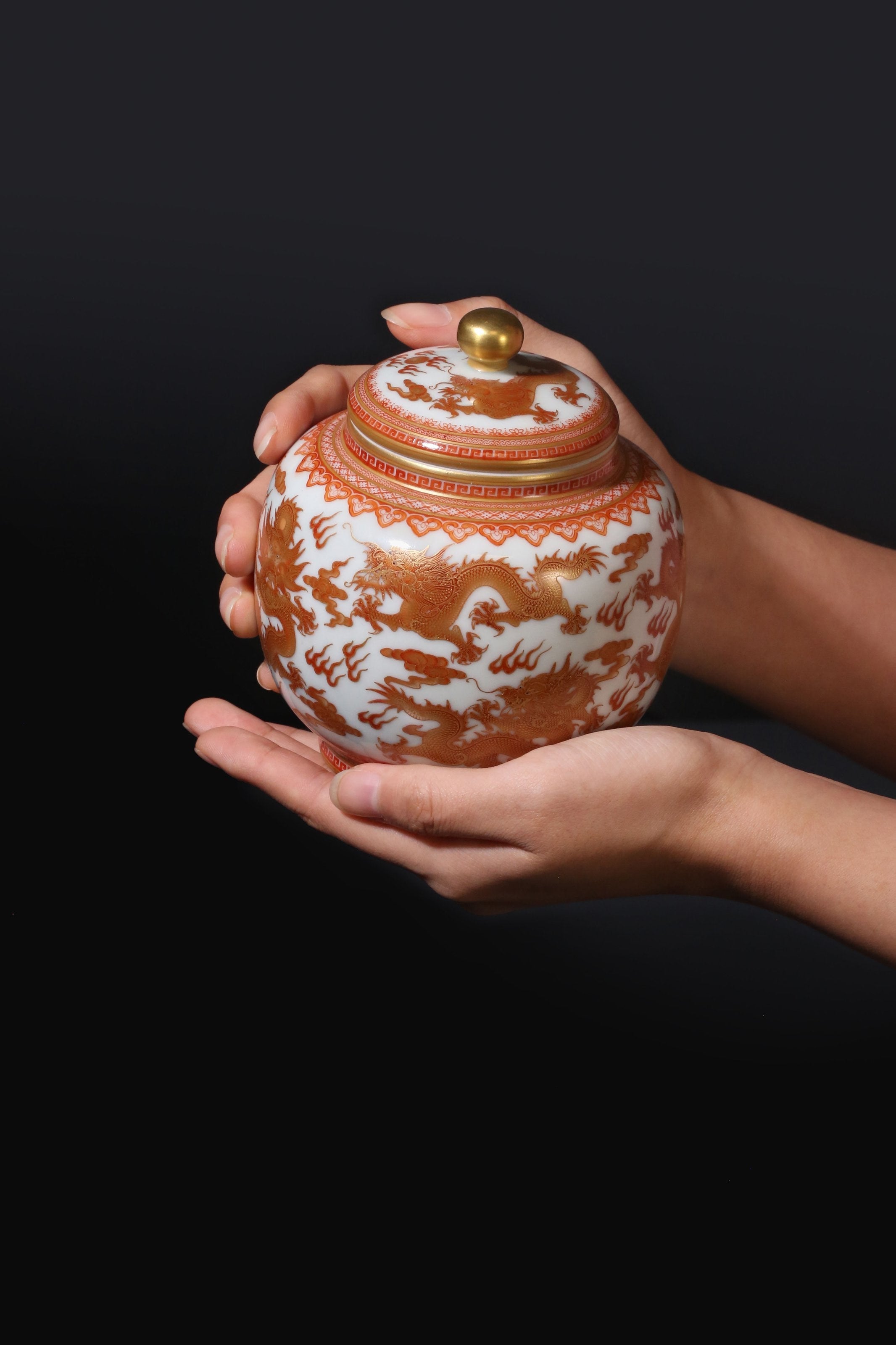 矾红九龙茶叶罐