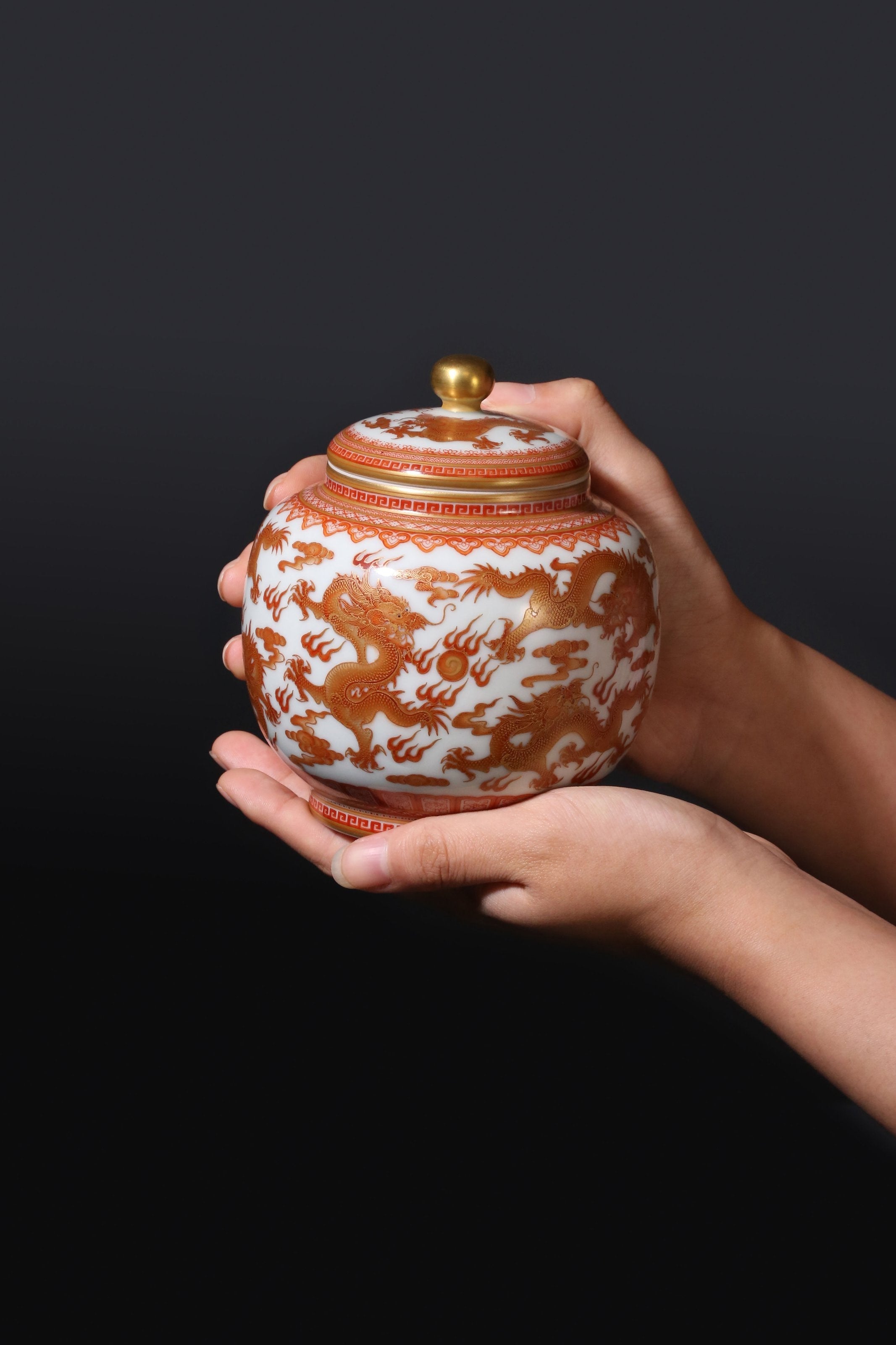 矾红九龙茶叶罐