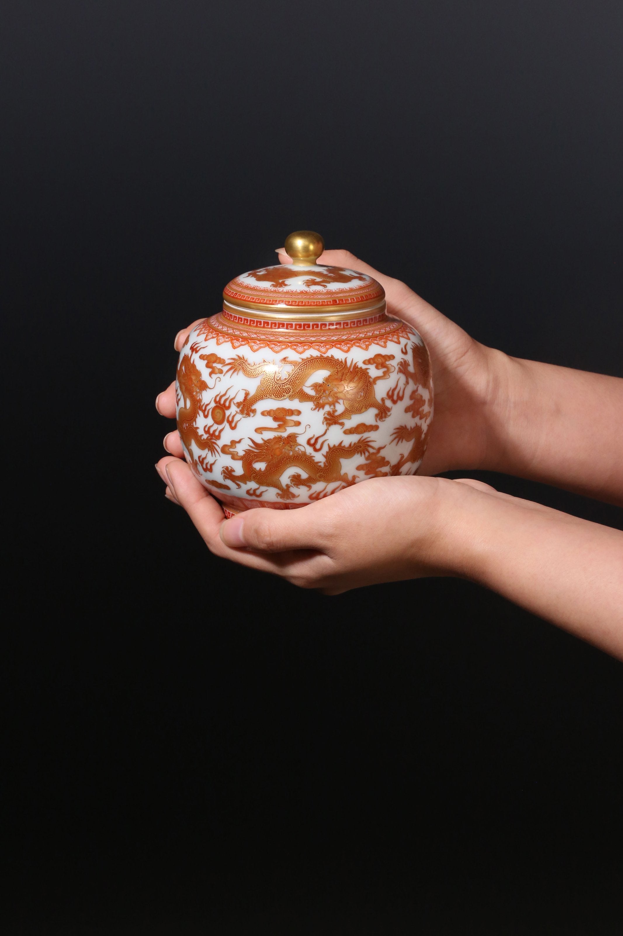 矾红九龙茶叶罐