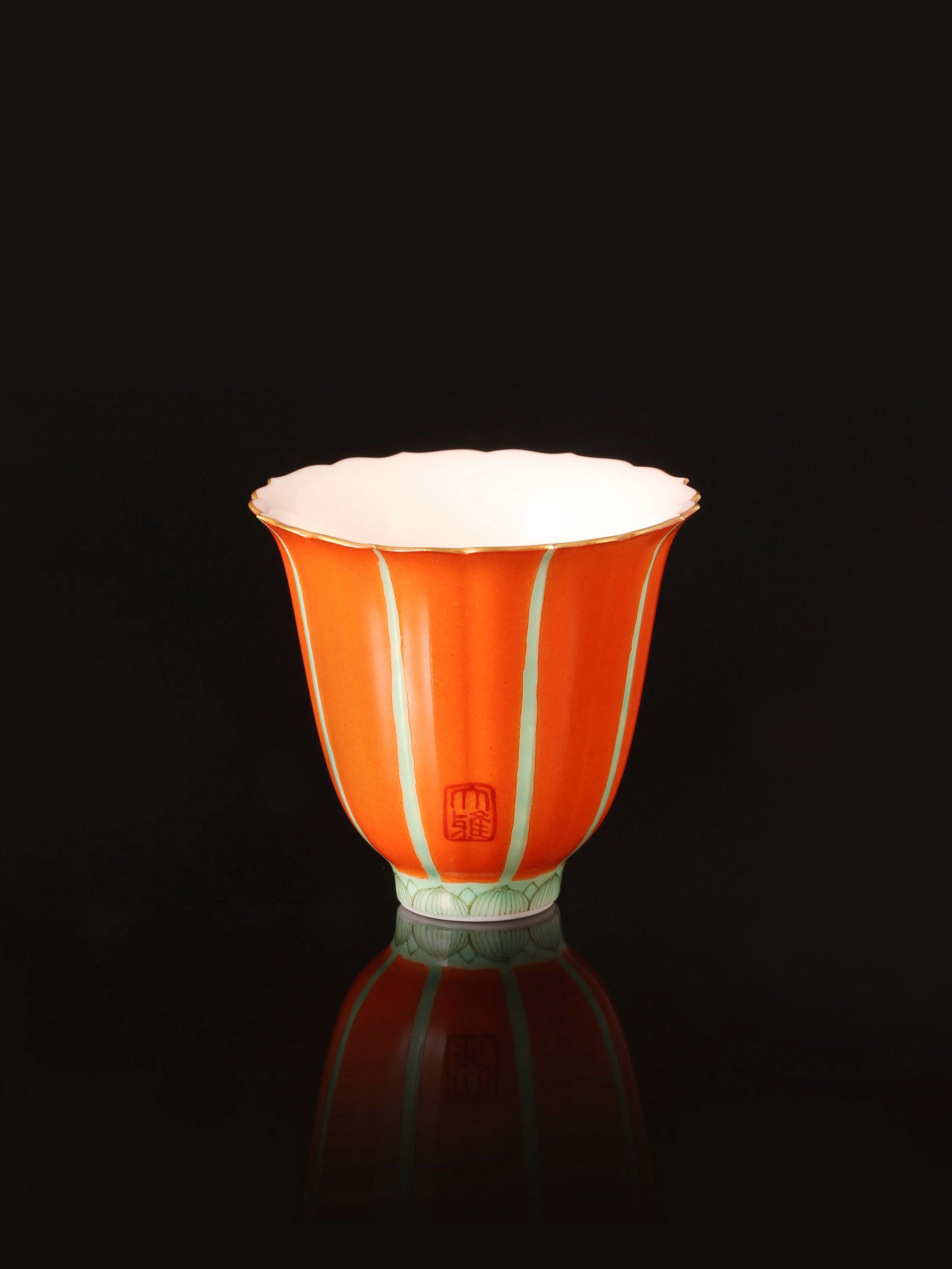 Iron-red diamond-shaped elegant cup