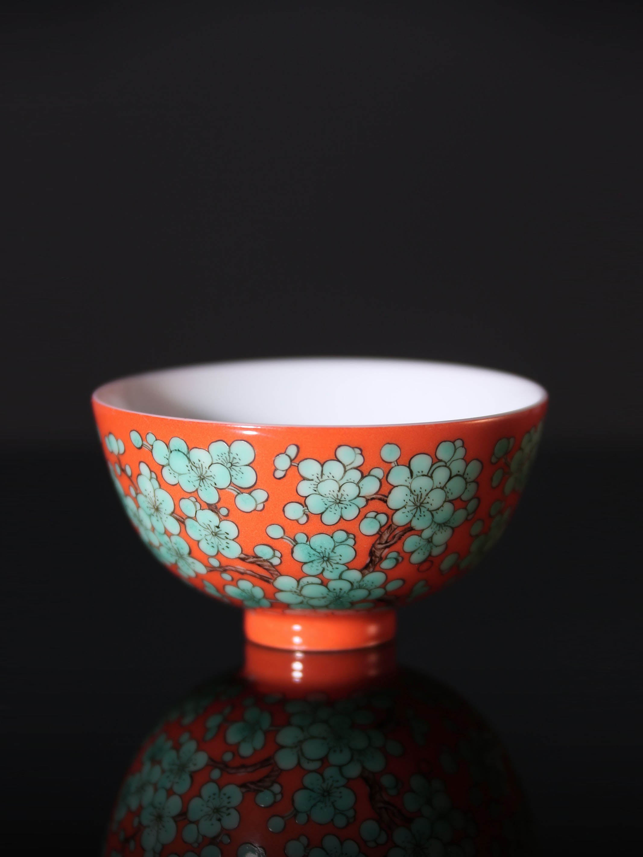 Iron-Red Tasting Cup with Green Plum Blossoms