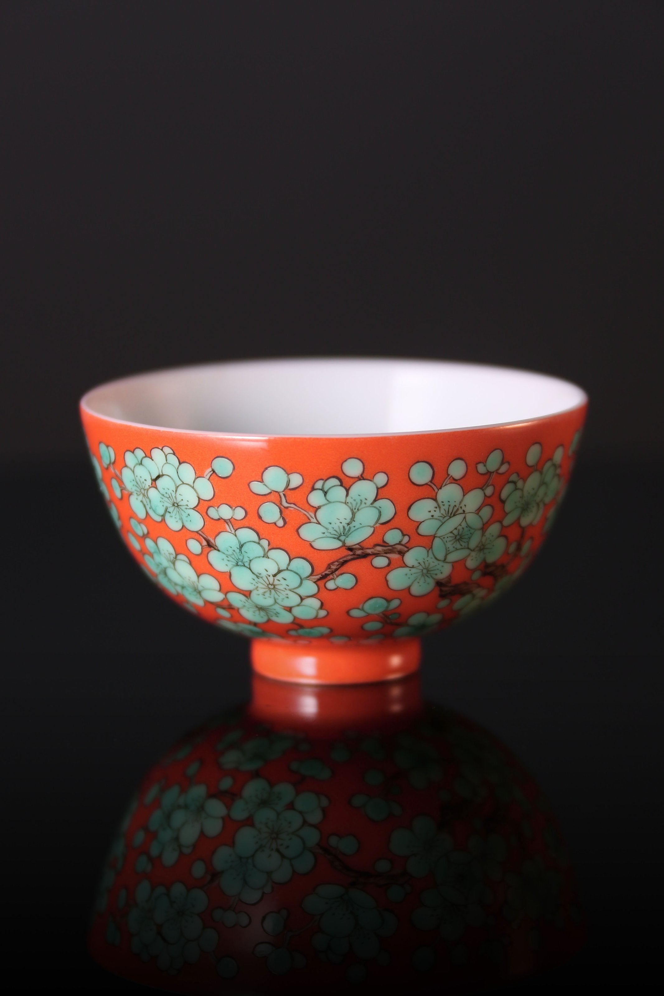 Iron-Red Tasting Cup with Green Plum Blossoms