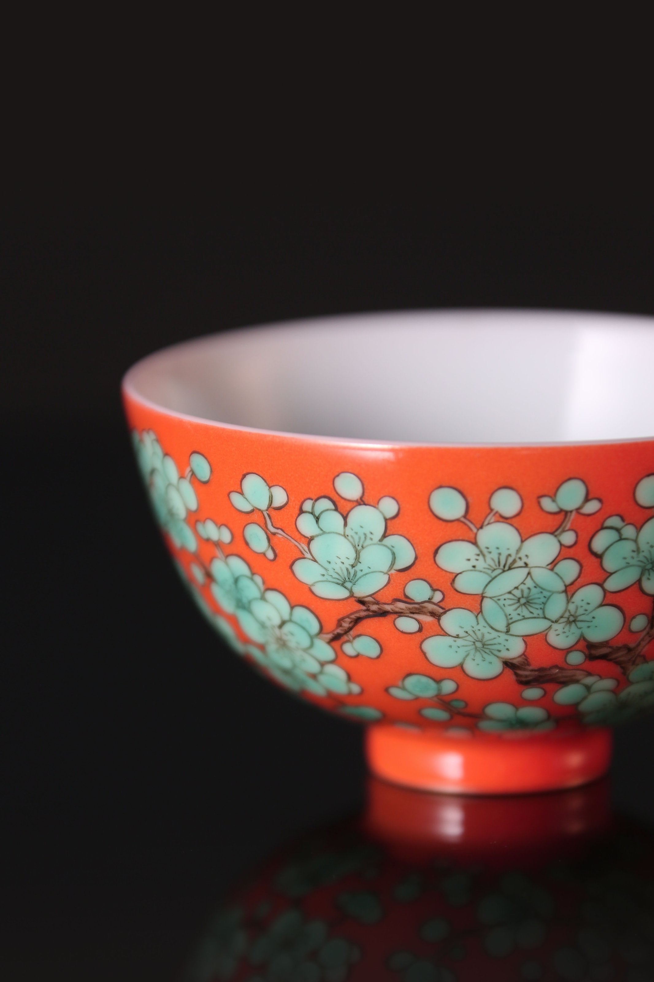 Iron-Red Tasting Cup with Green Plum Blossoms