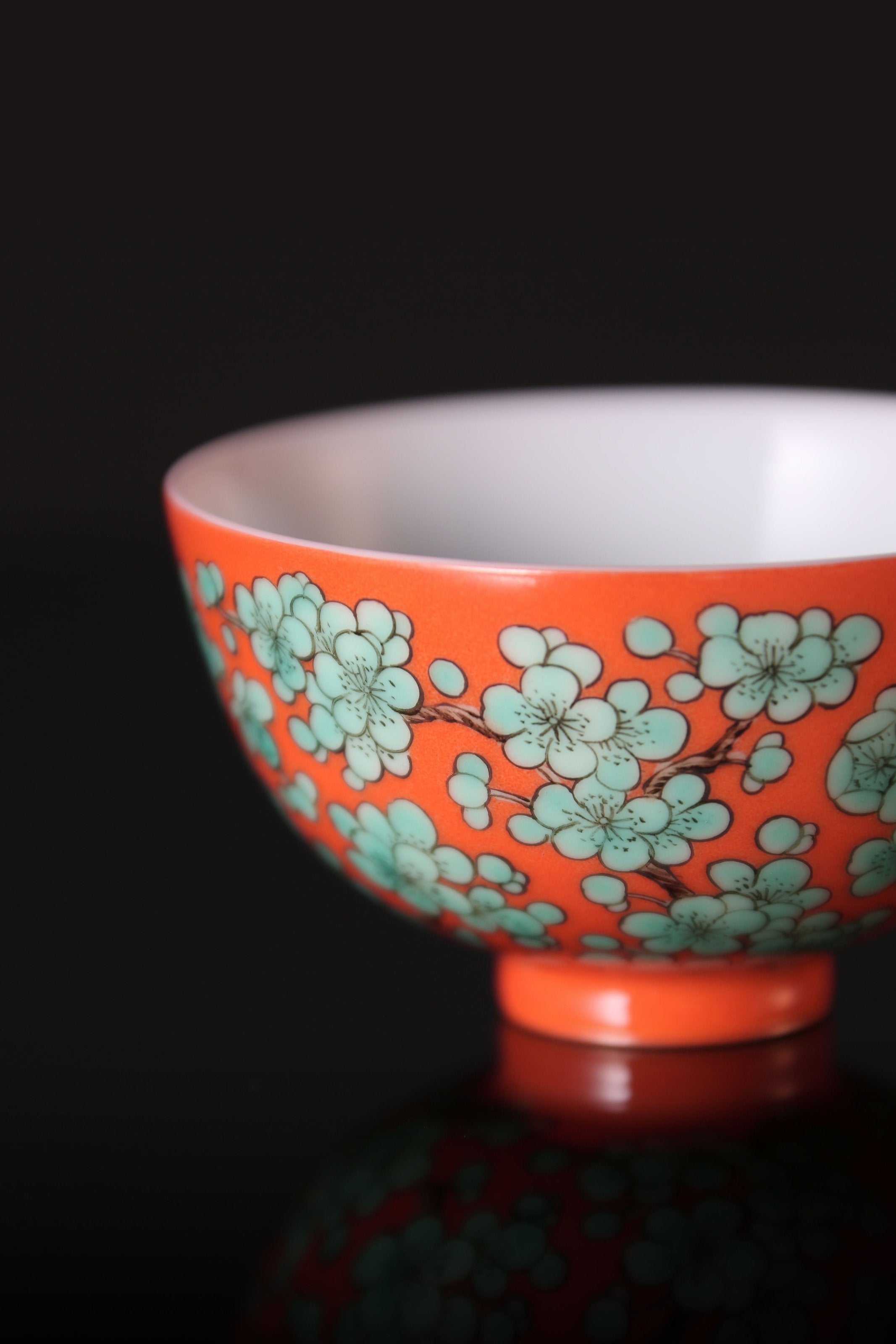Iron-Red Tasting Cup with Green Plum Blossoms