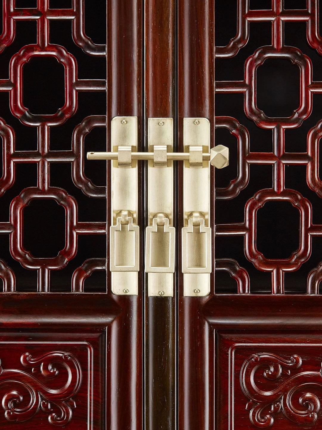 大红酸枝拐子龙茶柜