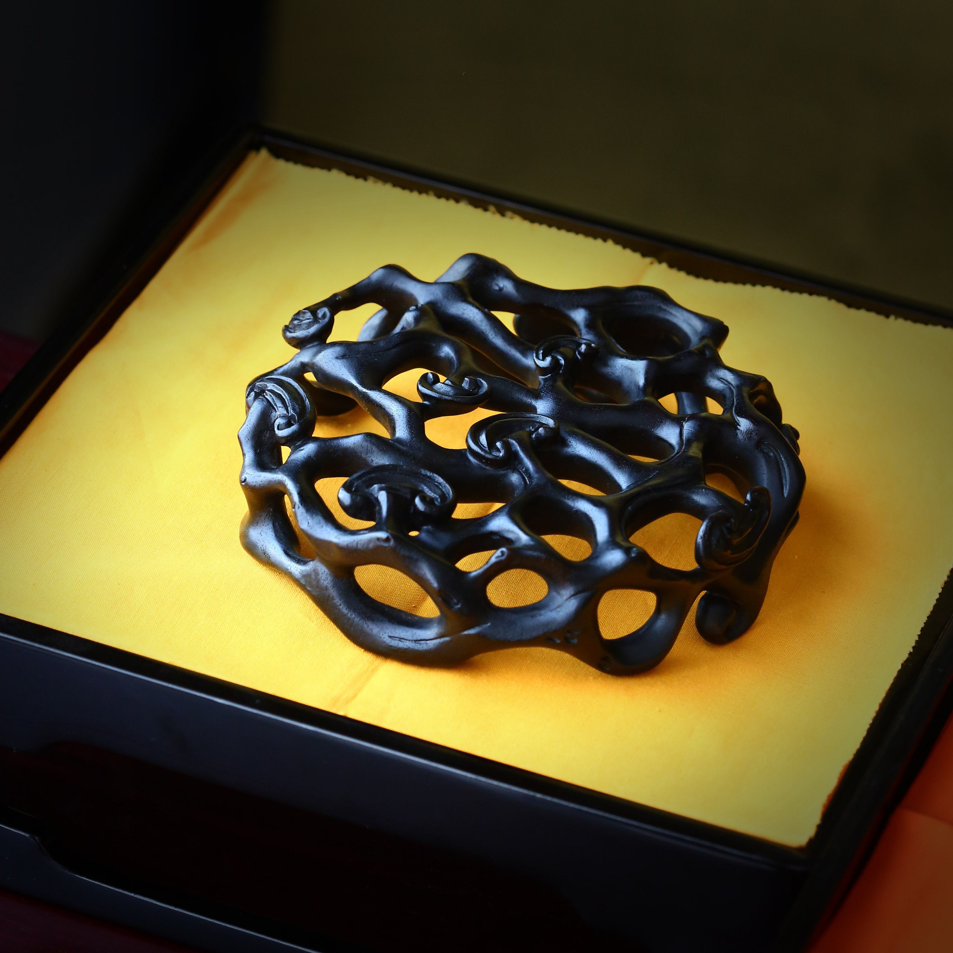 红木梅花、灵芝、海棠纹底托三支