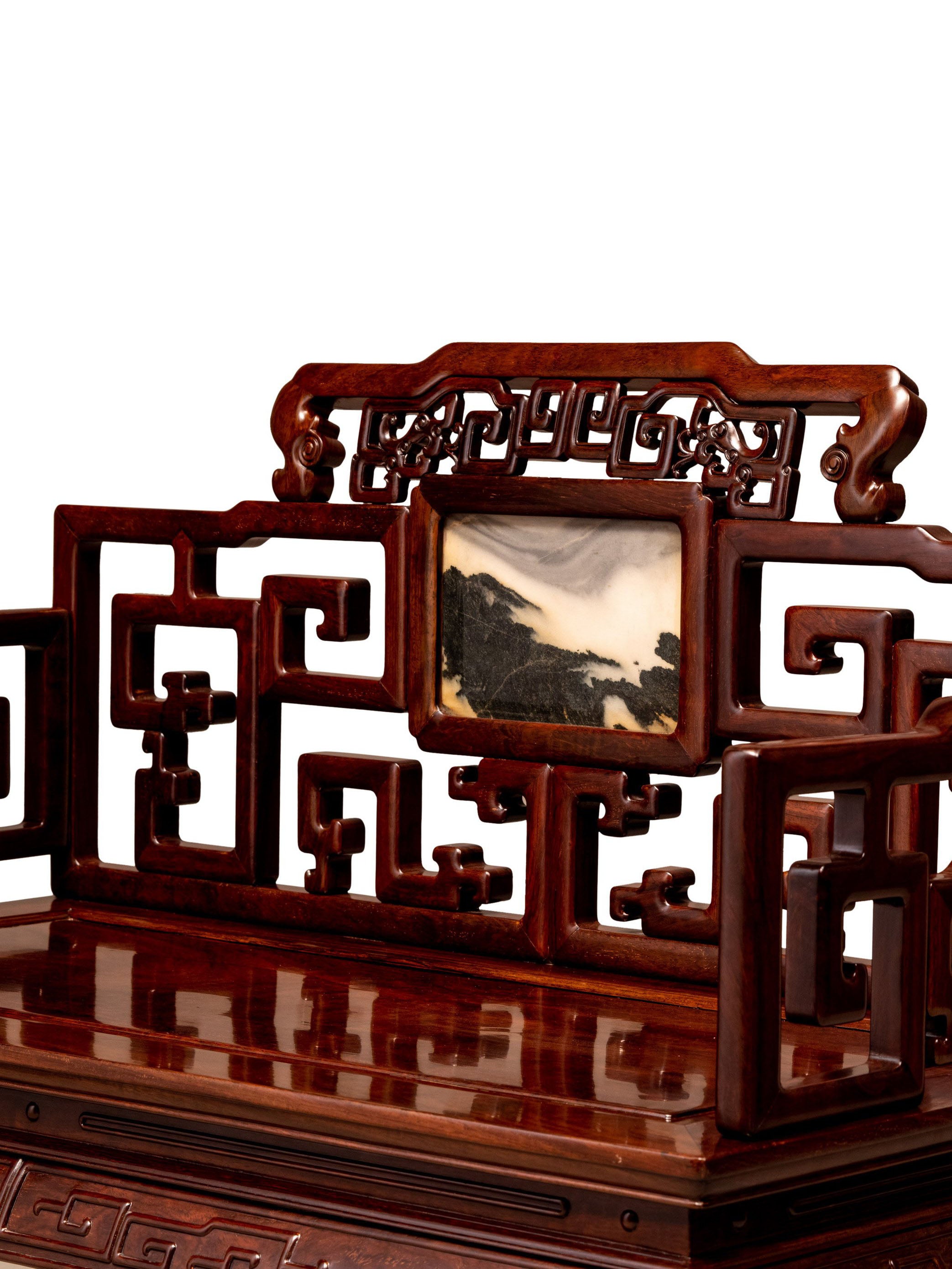 Ebony and marble inlaid backrest, high waist, bulging legs, and convex teeth throne