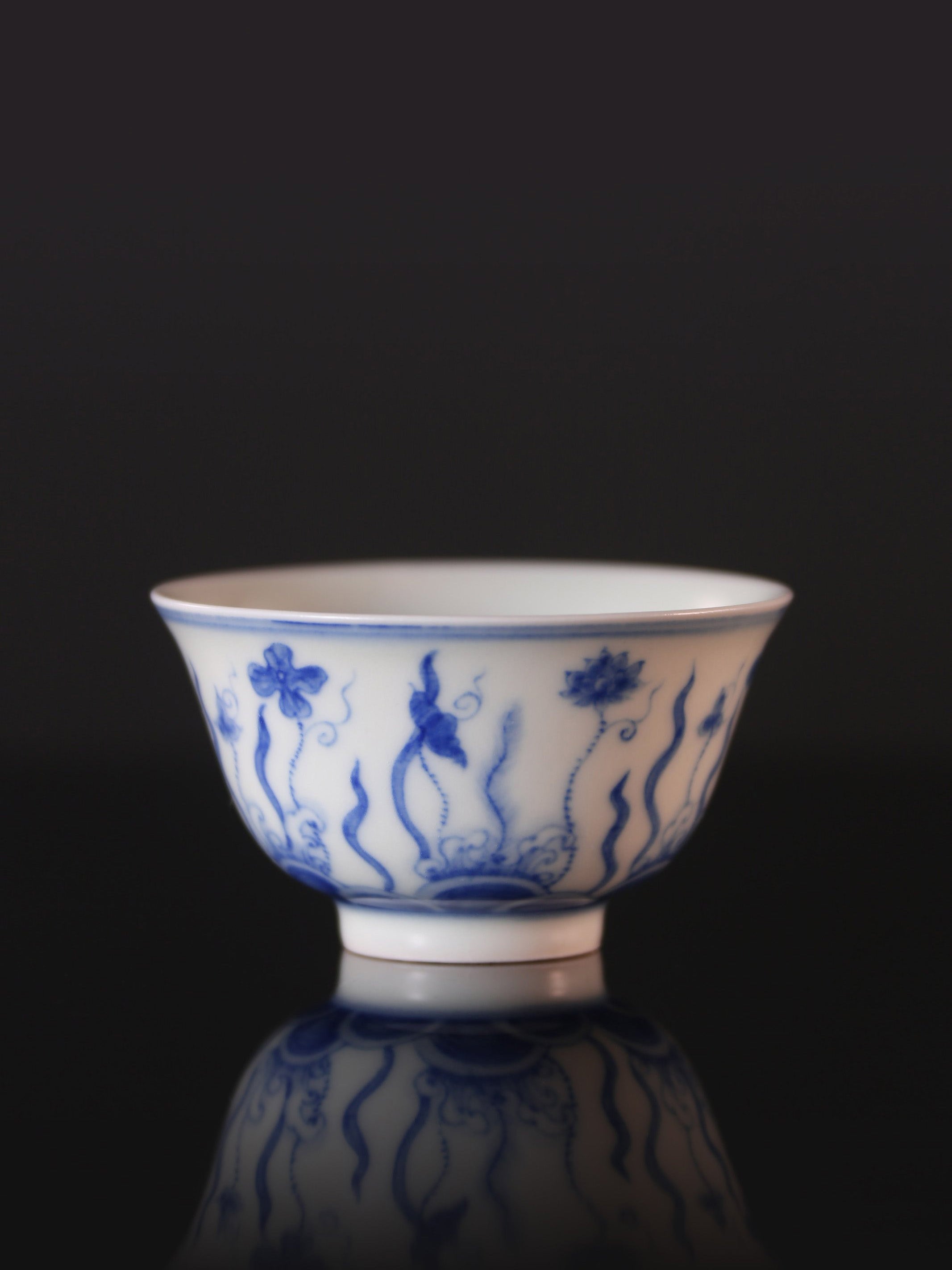 Blue and White Porcelain Algae Pattern Cup